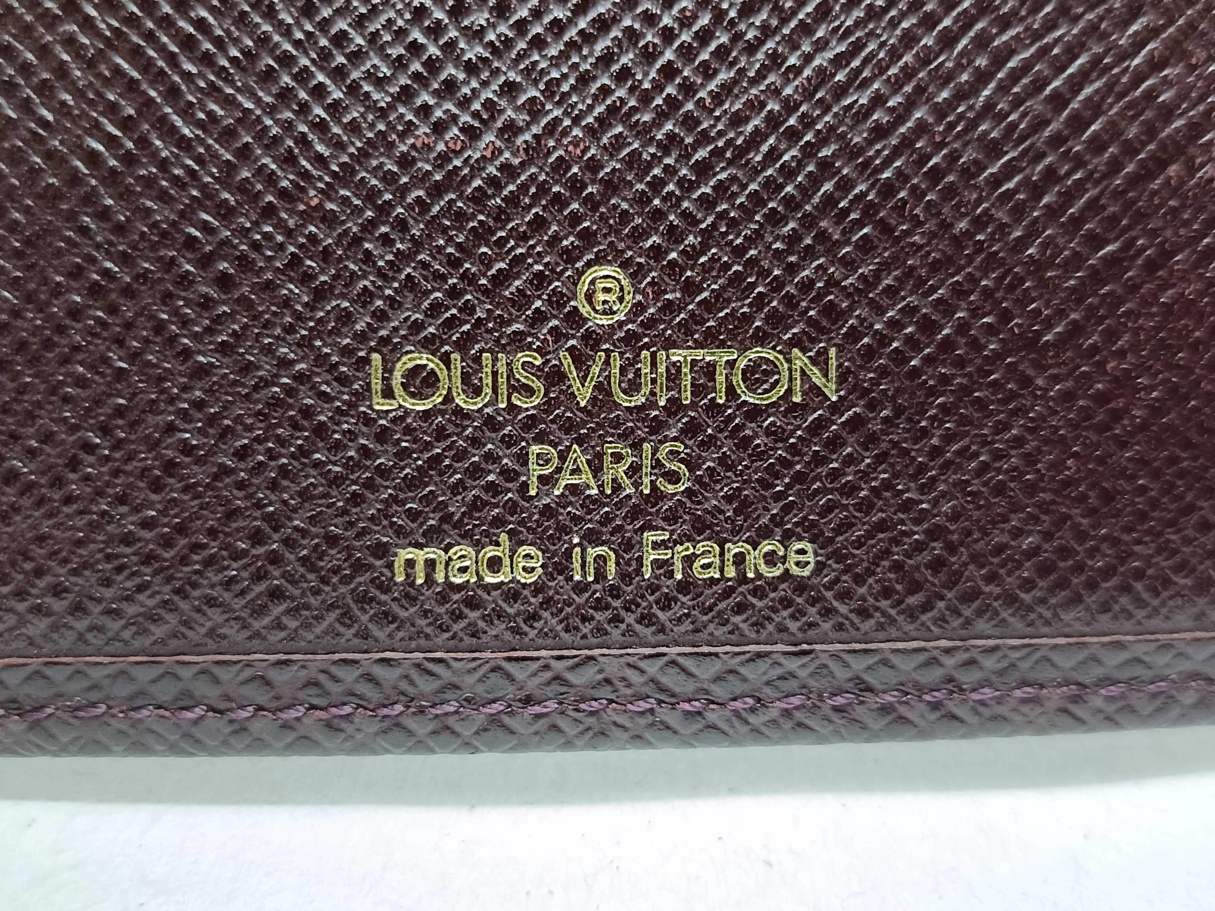 Taiga wallet case bill compartment — view 14
