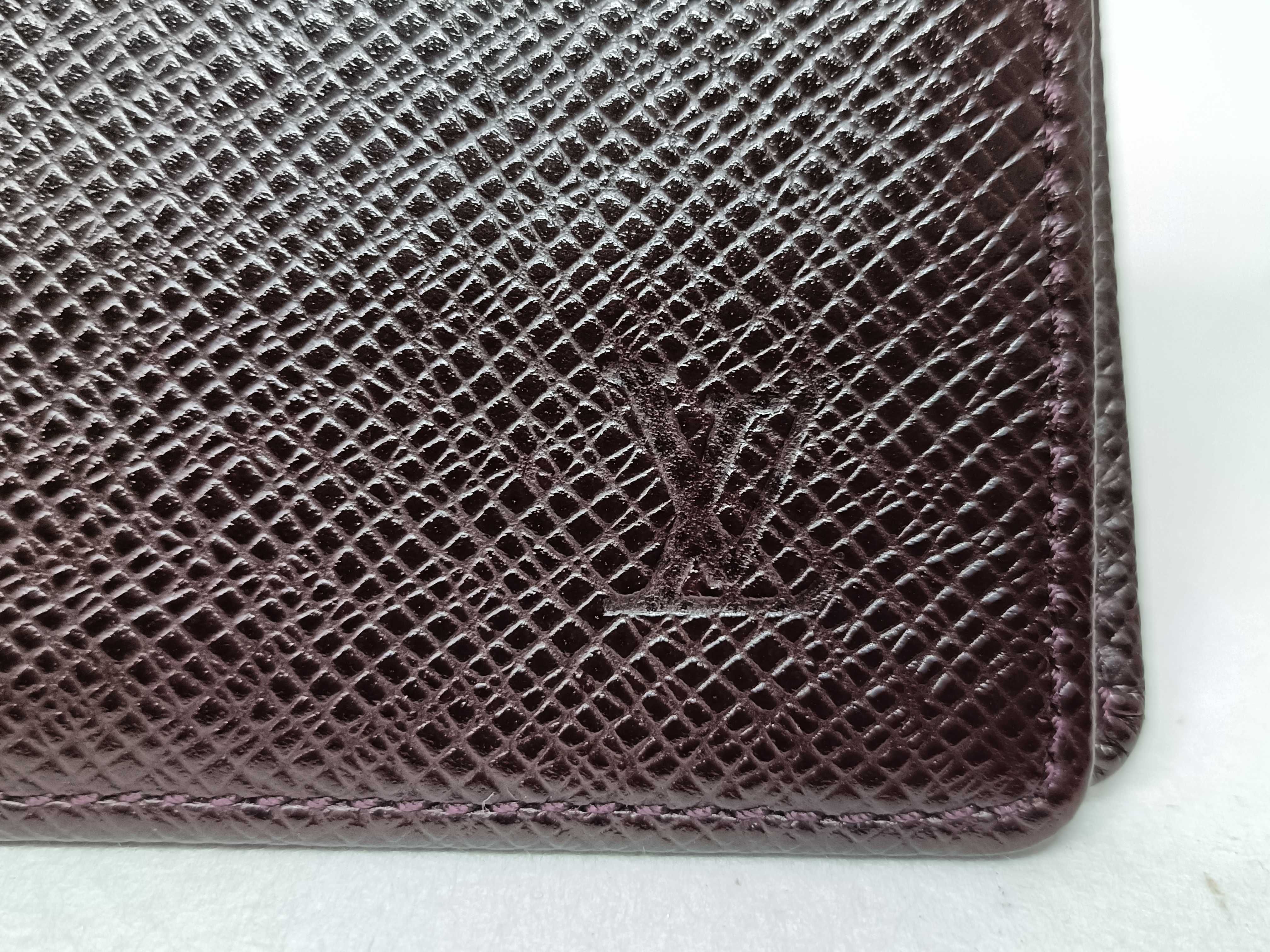 Taiga wallet case bill compartment — view 7