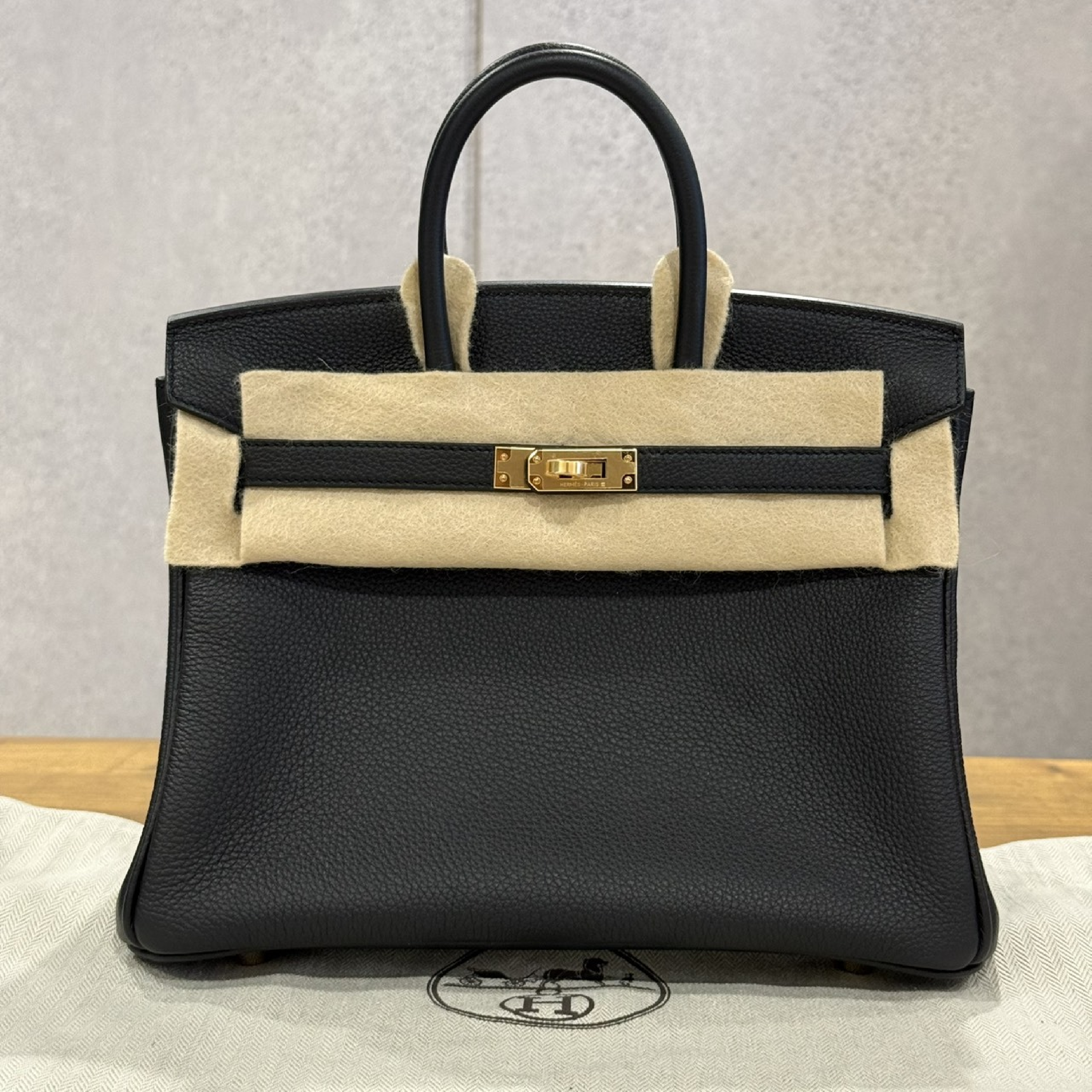Birkin 25 Black Togo GHW G Stamp Handbag — view 3