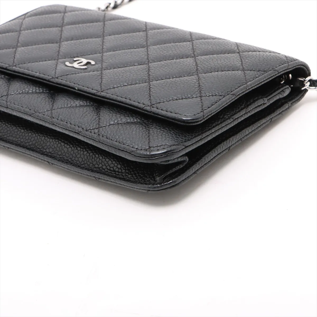 Matelasse caviar skin chain wallet black silver hardware HH4G6XE3 random plate AP0250 — view 3