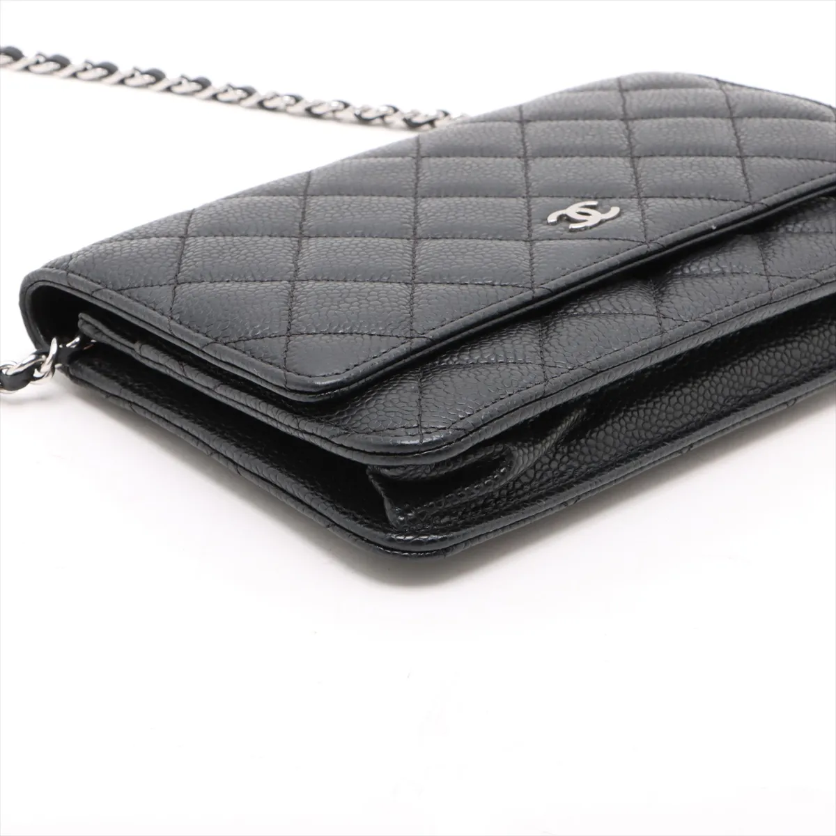 Matelasse caviar skin chain wallet black silver hardware HH4G6XE3 random plate AP0250 — view 4