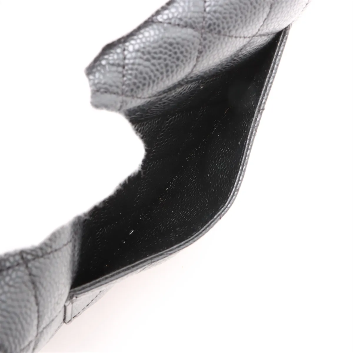 Matelasse caviar skin chain wallet black silver hardware HH4G6XE3 random plate AP0250 — view 10
