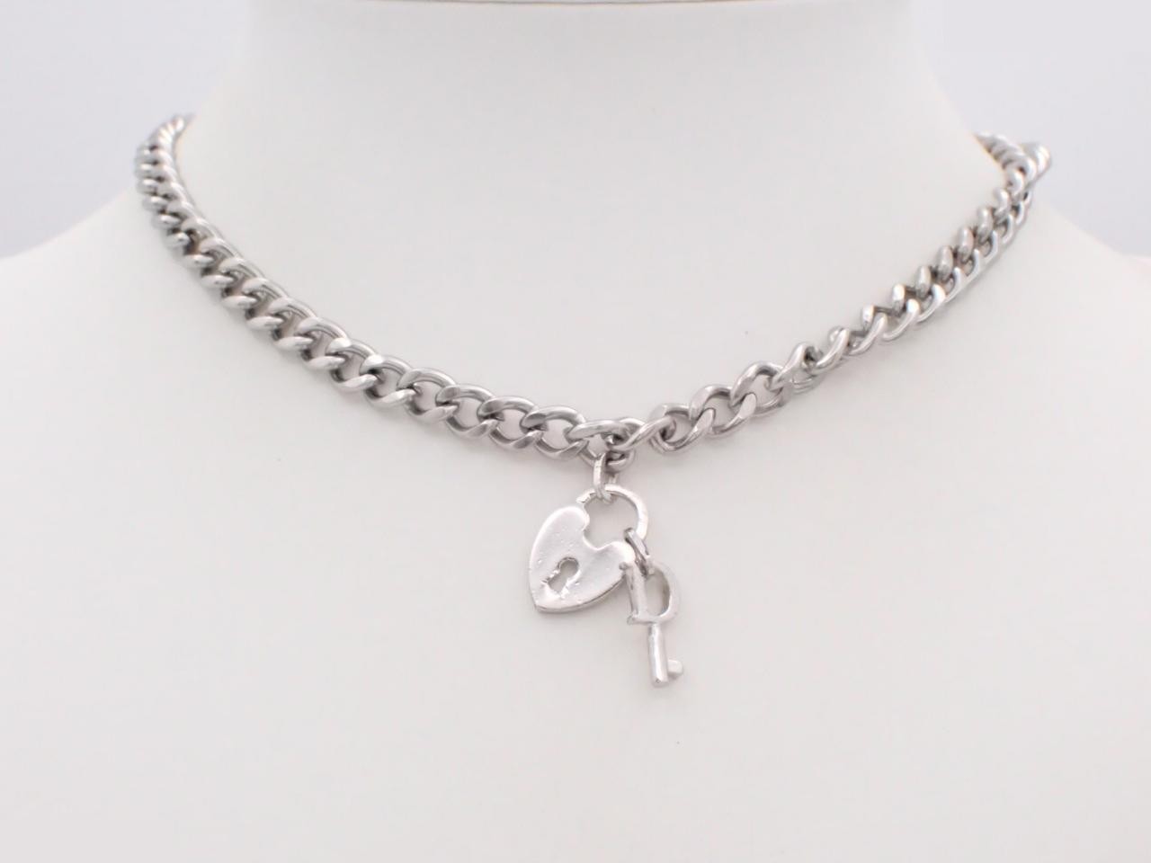 Other line: Precious metals, necklaces, pendants, neck circumference approximately 44 cm. — view 3