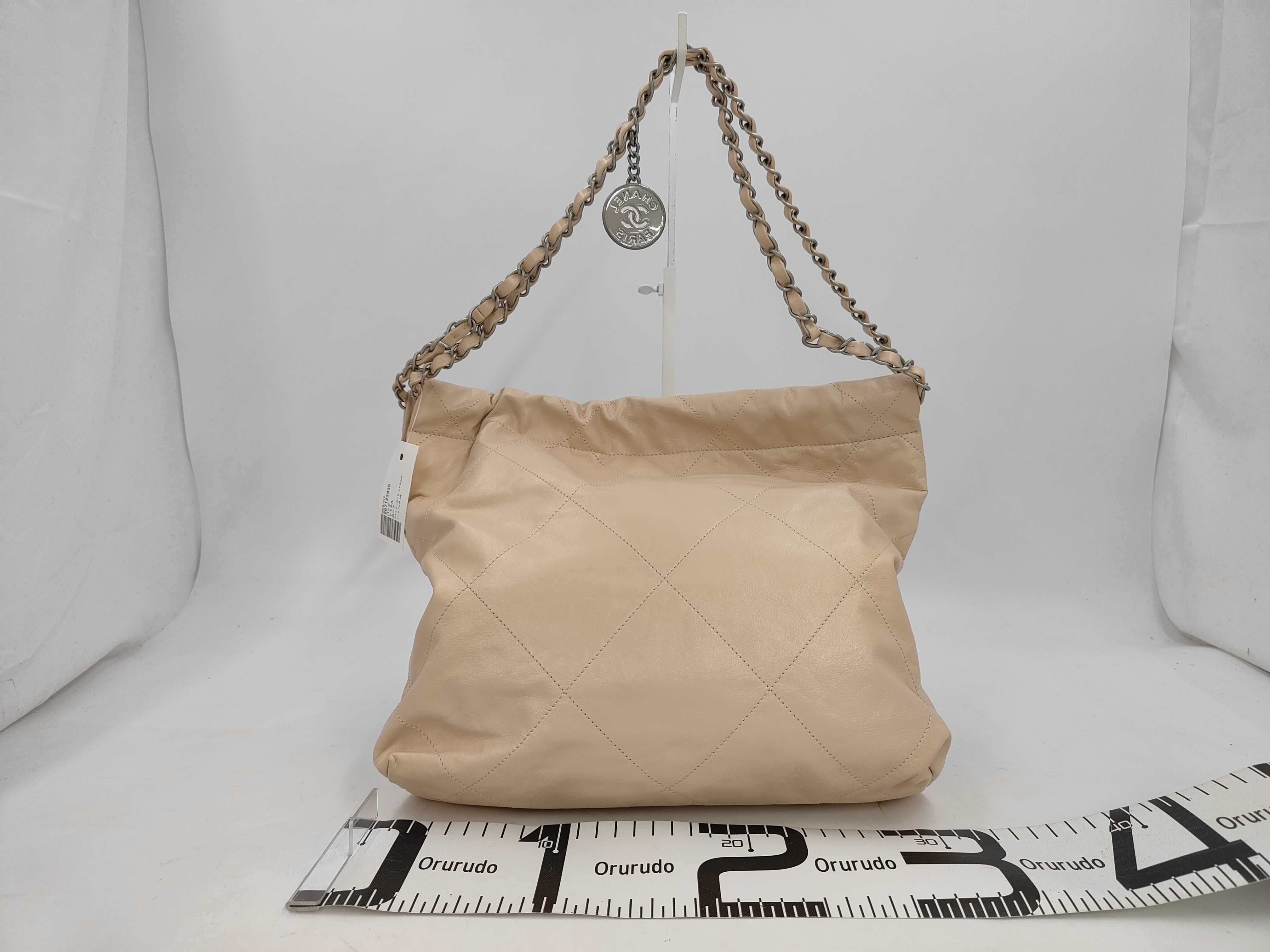 Calfskin Shiny Calfskin Chanel 22 Tote Bag BGE Tote Bag — view 2