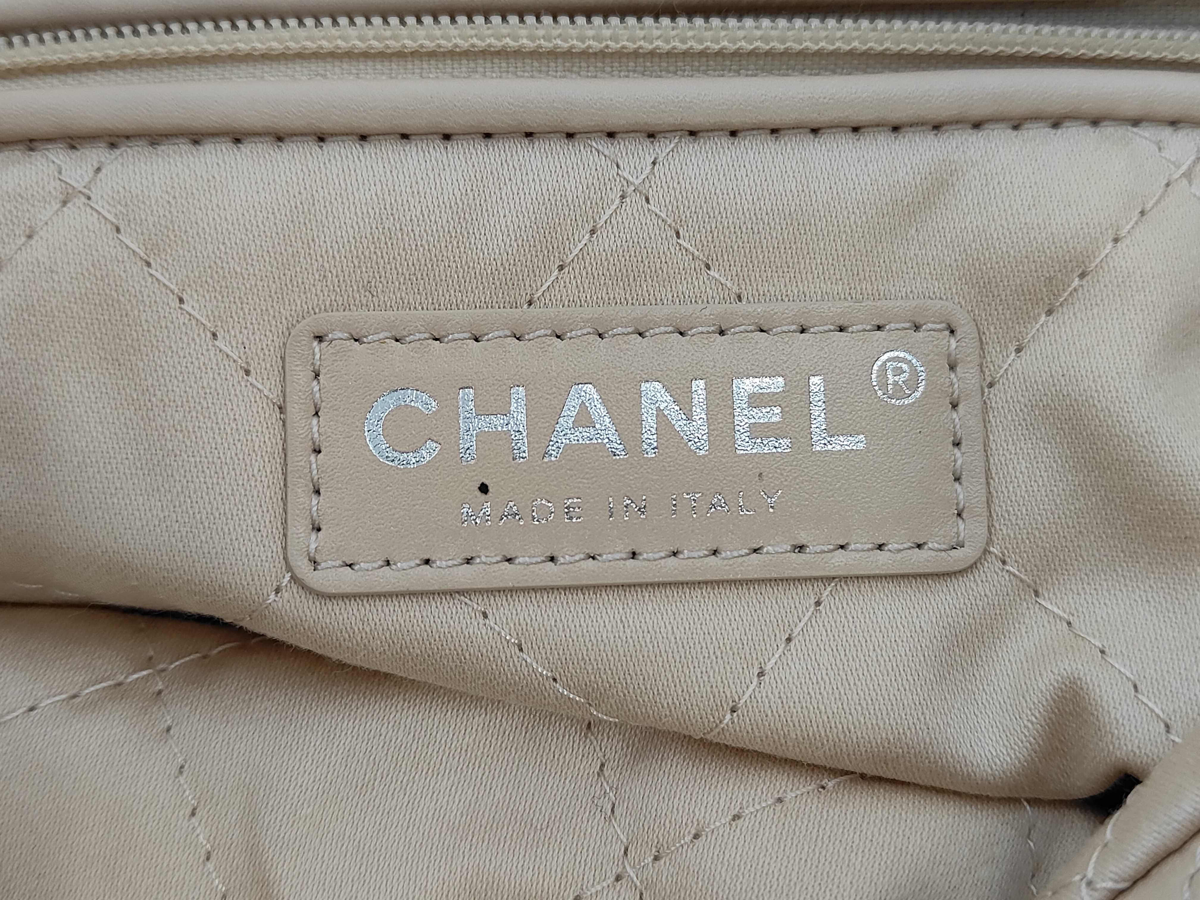 Calfskin Shiny Calfskin Chanel 22 Tote Bag BGE Tote Bag — view 11