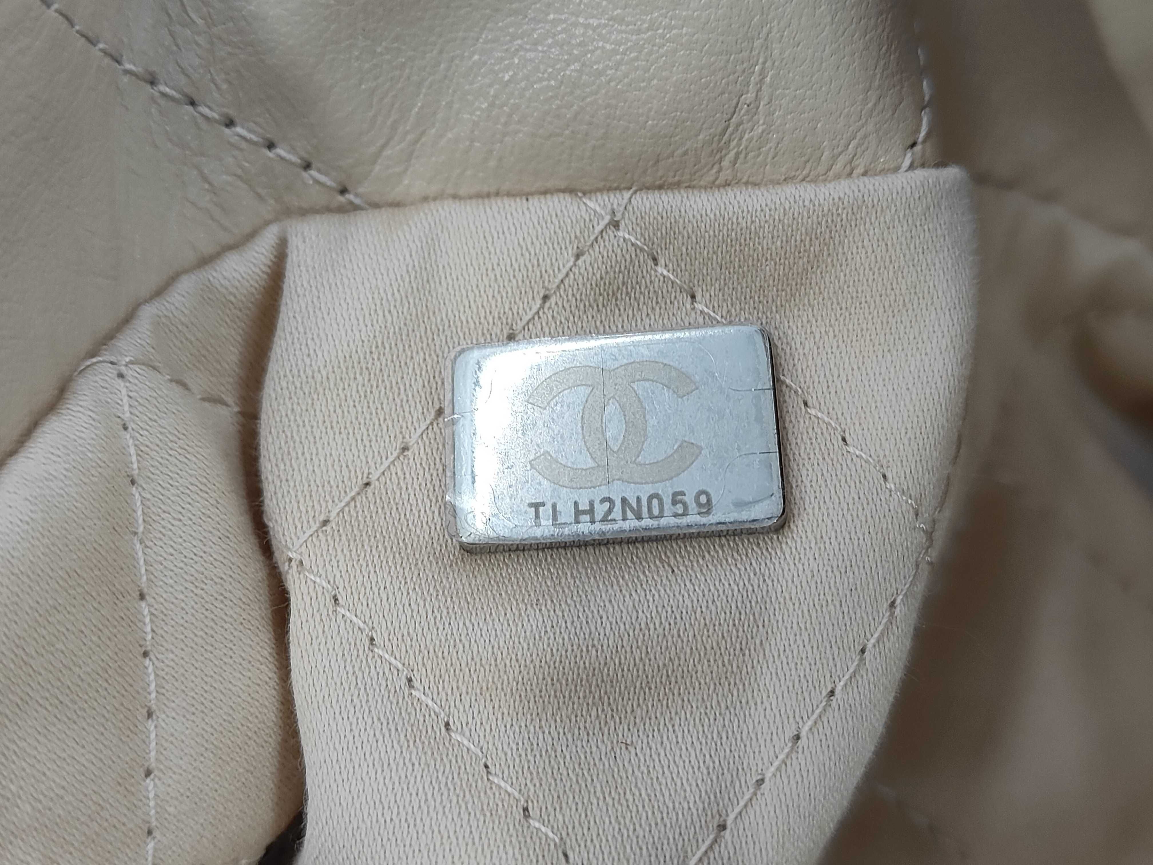 Calfskin Shiny Calfskin Chanel 22 Tote Bag BGE Tote Bag — view 12