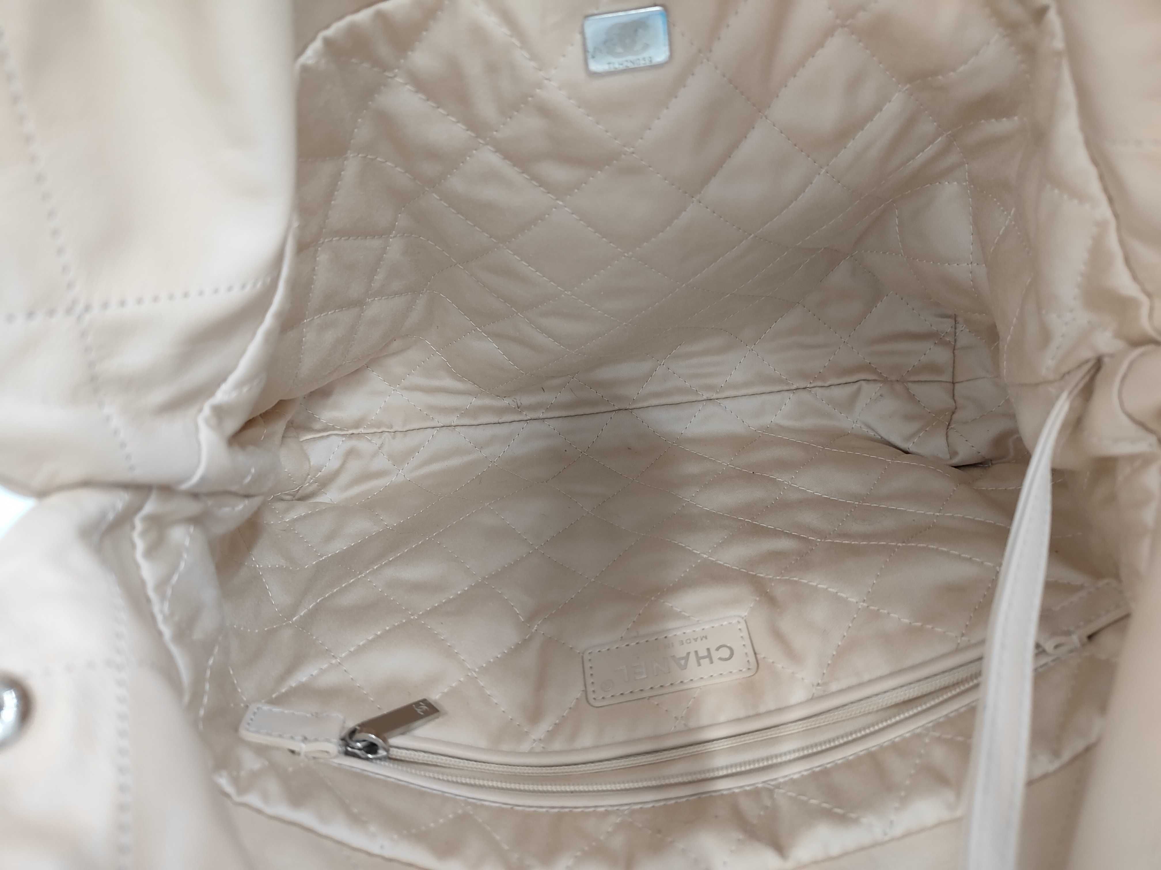 Calfskin Shiny Calfskin Chanel 22 Tote Bag BGE Tote Bag — view 9
