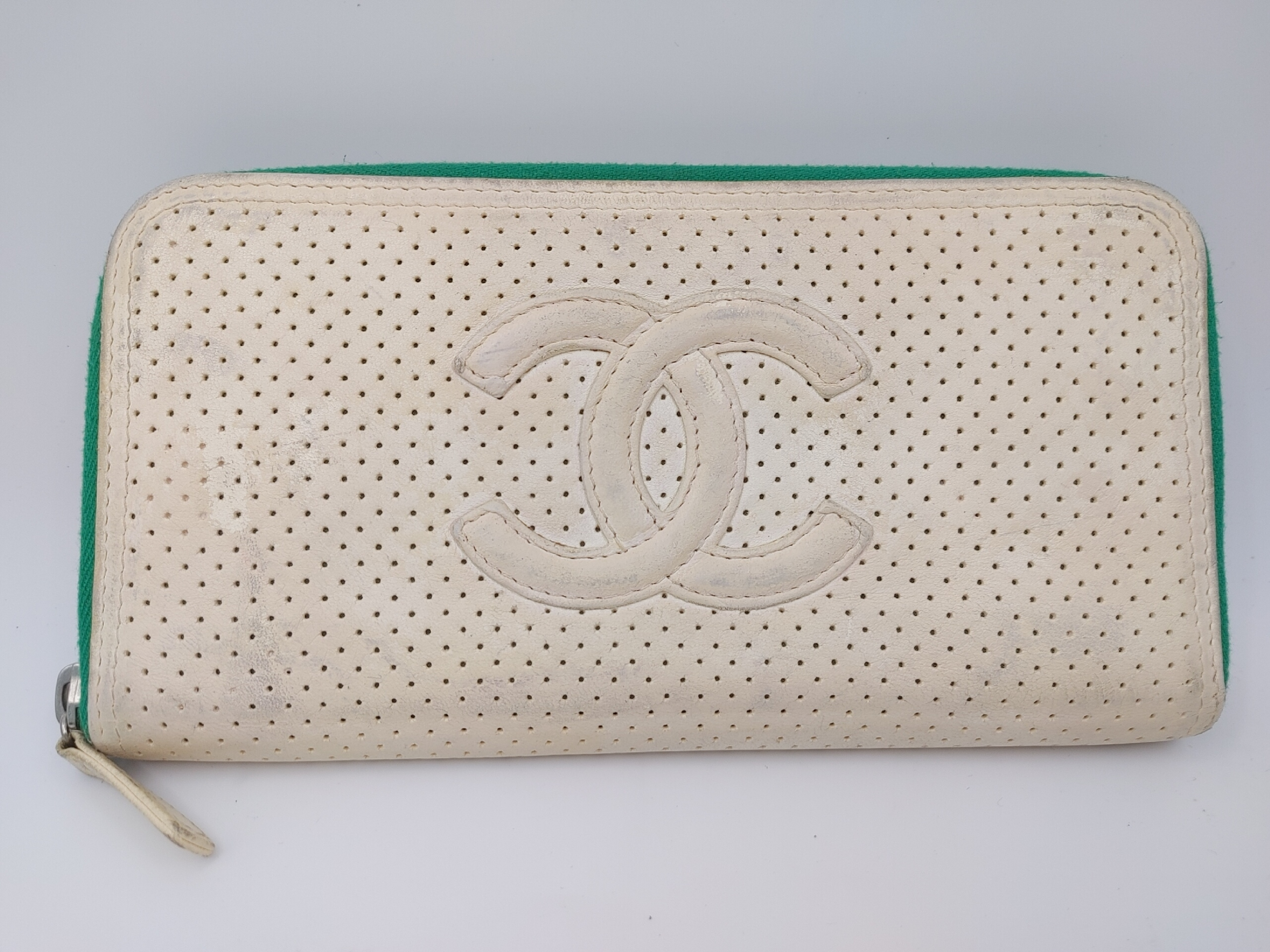 Punching Coco Mark Round Zipper Long Wallet with Seal 11769426 Lambskin White Wallet