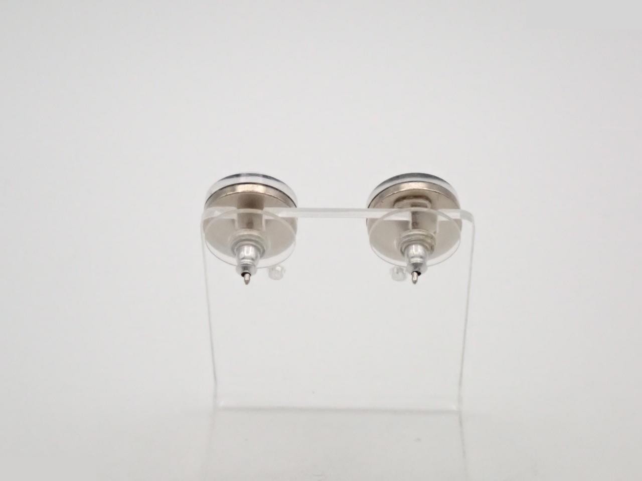 06V Earrings — view 2