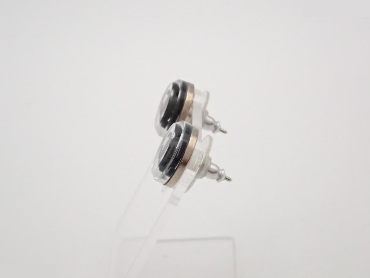 06V Earrings — view 3