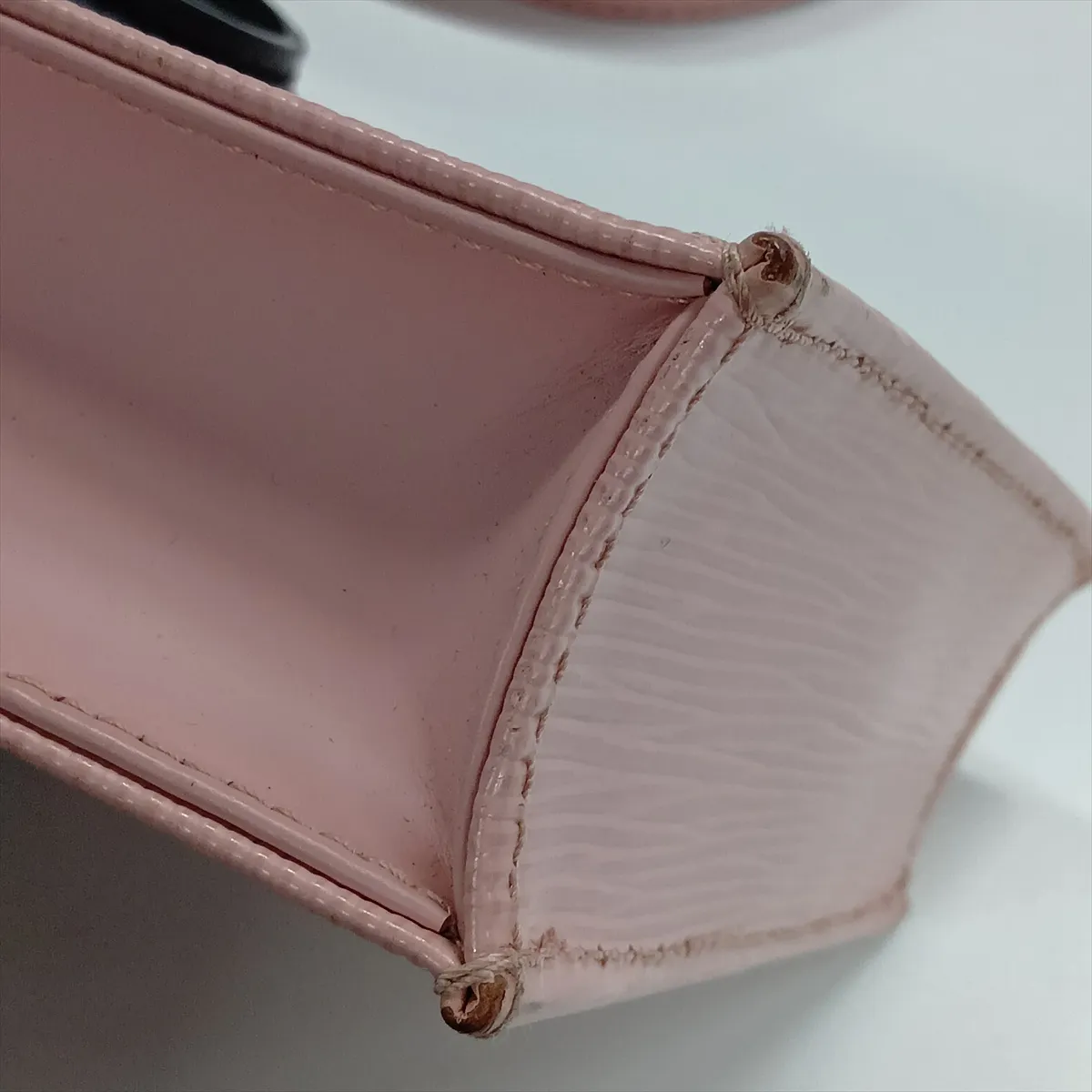 Epi Petite Sac Plat M69575 CA4290 Pink x Black (RFID detected) — view 14