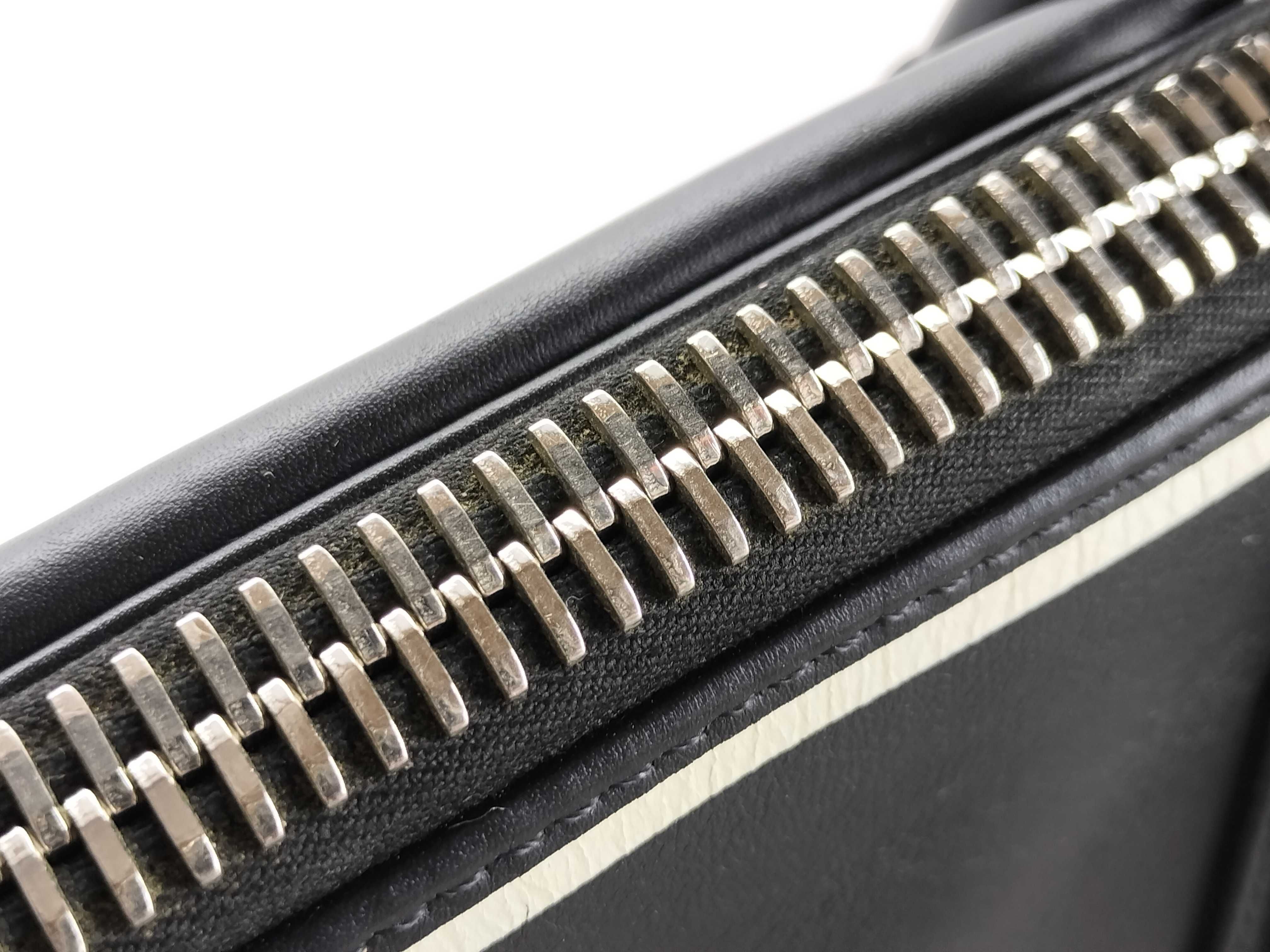 Antigona Shoulder Bag Handbag — view 9