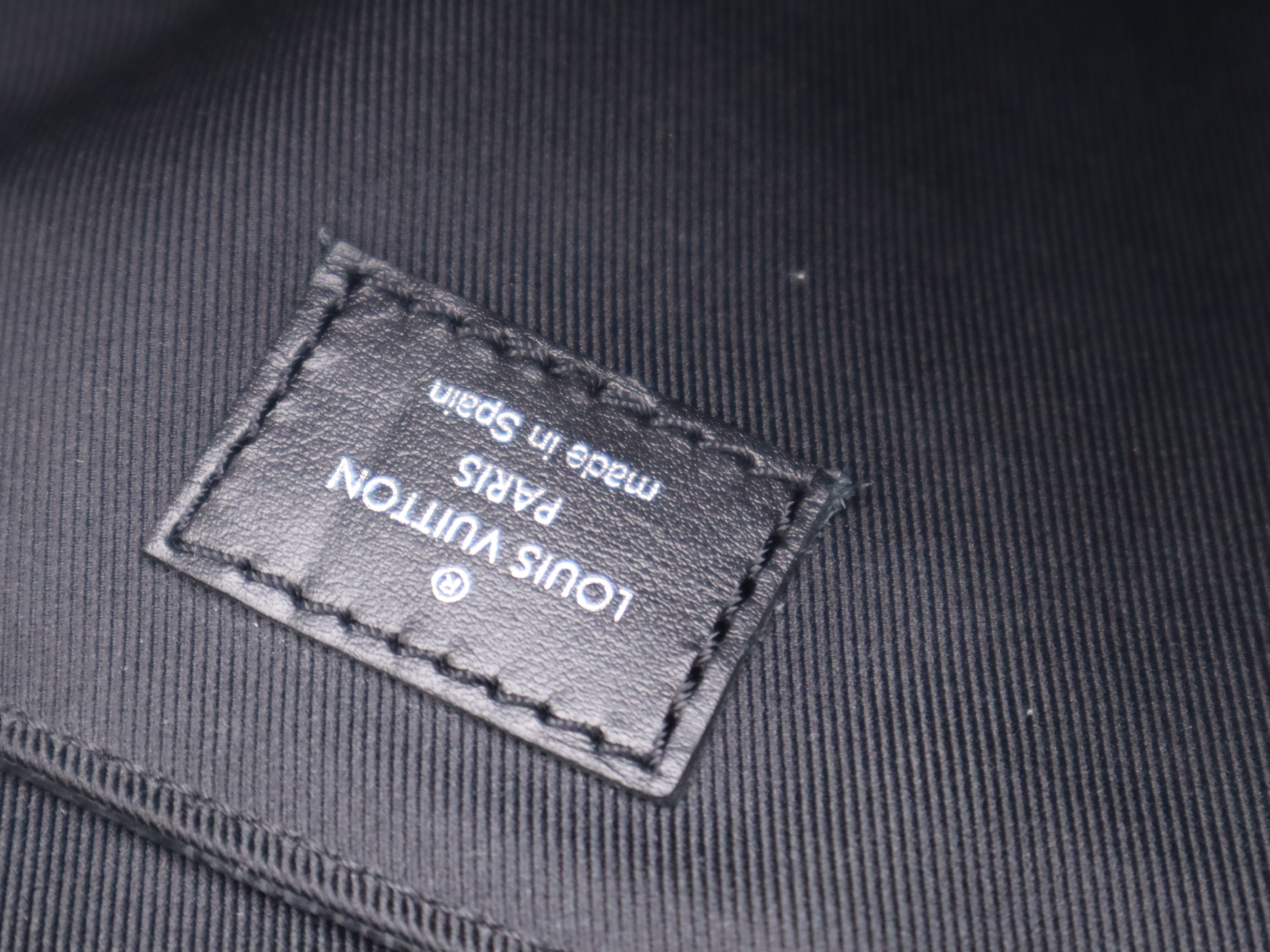 N42710 Graphite District PM NV3 Shoulder Bag with Dust Bag, RFID Tested. — view 12