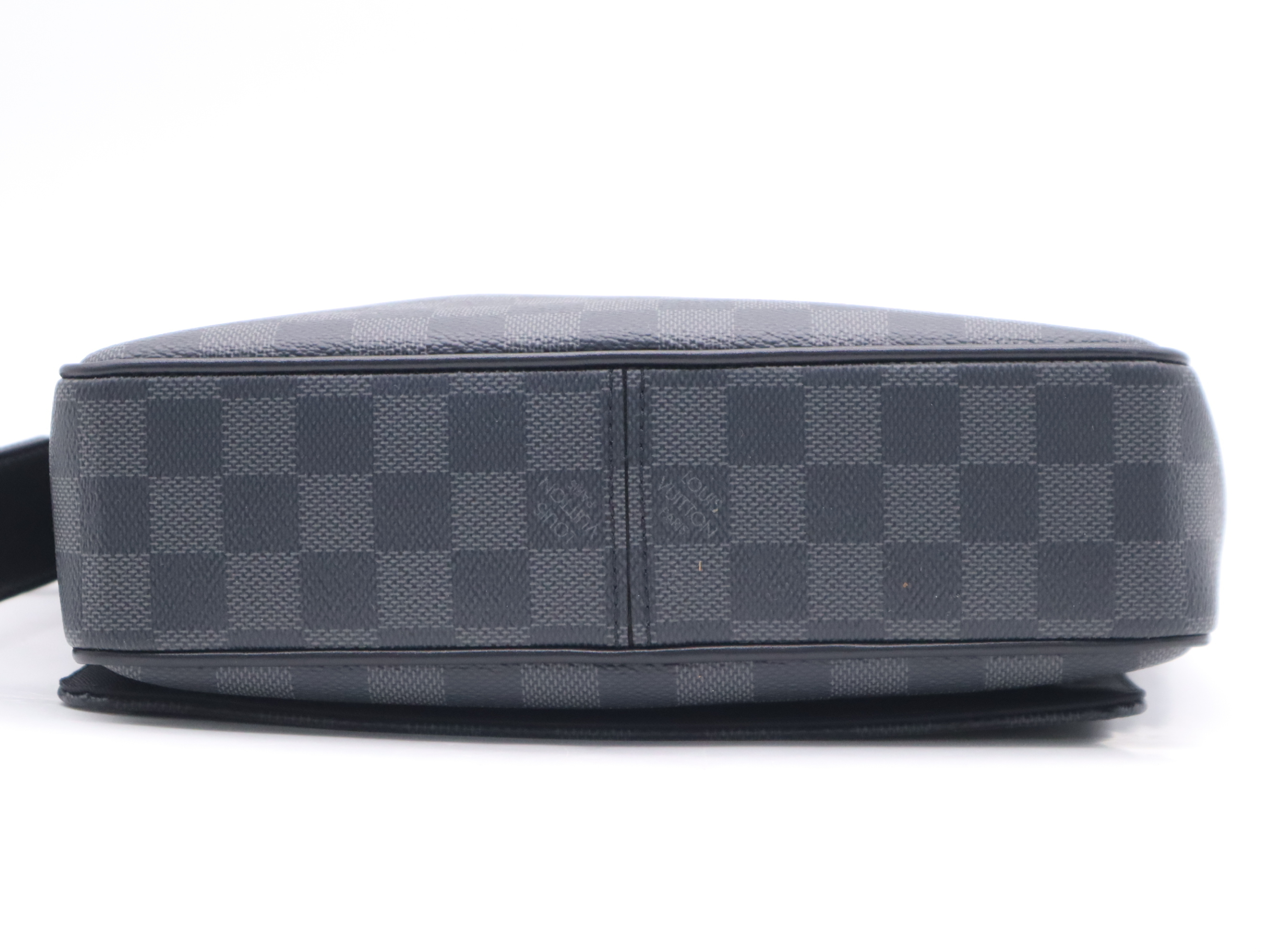 N42710 Graphite District PM NV3 Shoulder Bag with Dust Bag, RFID Tested. — view 4