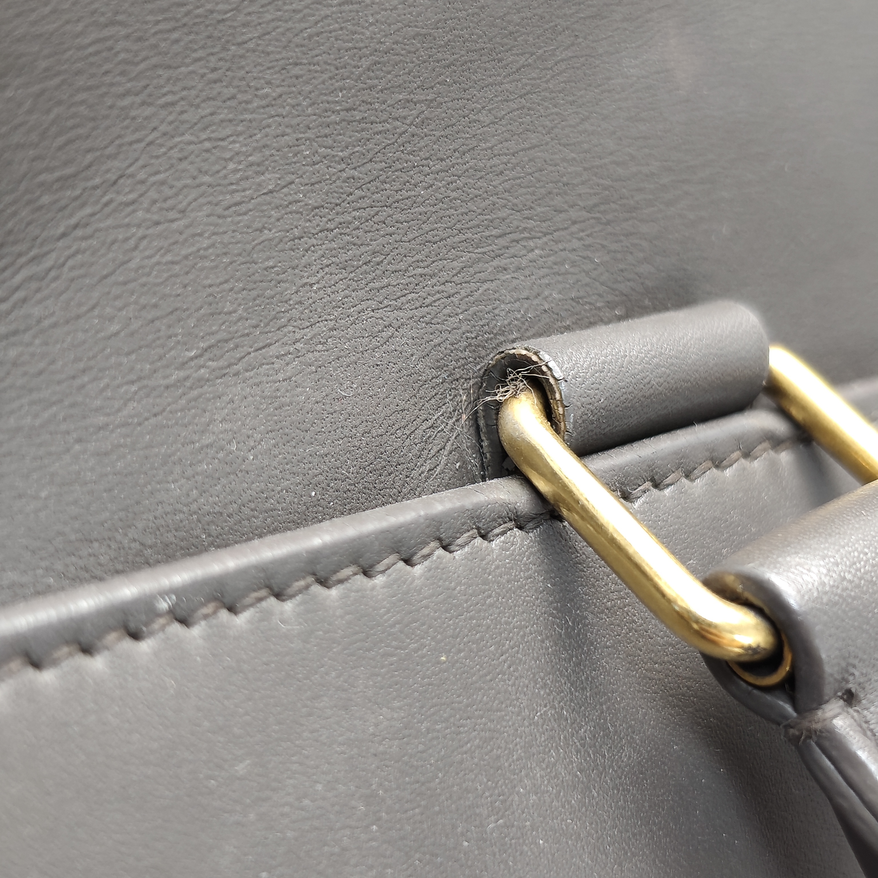 【*Shipped from: China*】Yves Saint Laurent Duffle 6 Leather Shoulder Bag — view 12