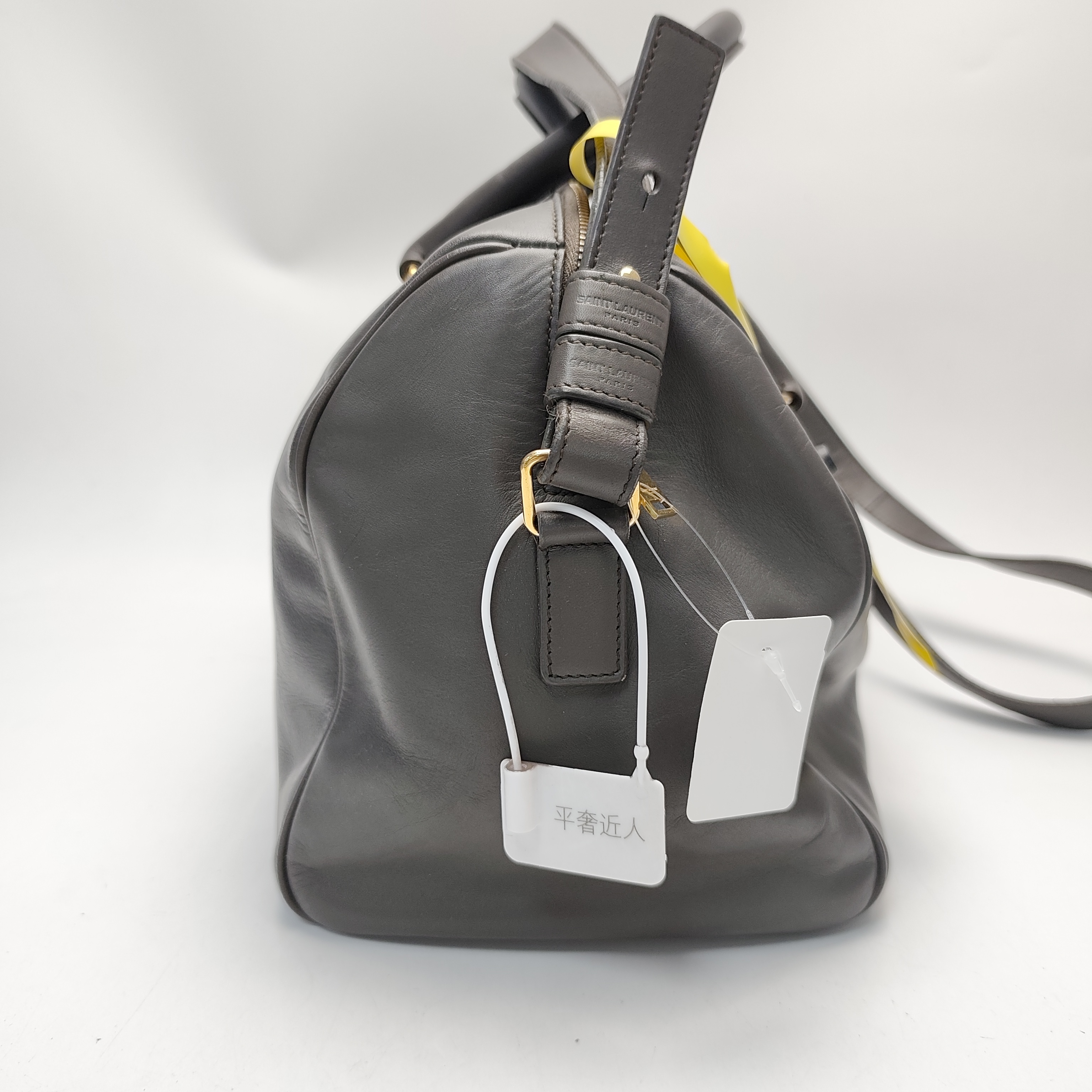 【*Shipped from: China*】Yves Saint Laurent Duffle 6 Leather Shoulder Bag — view 3