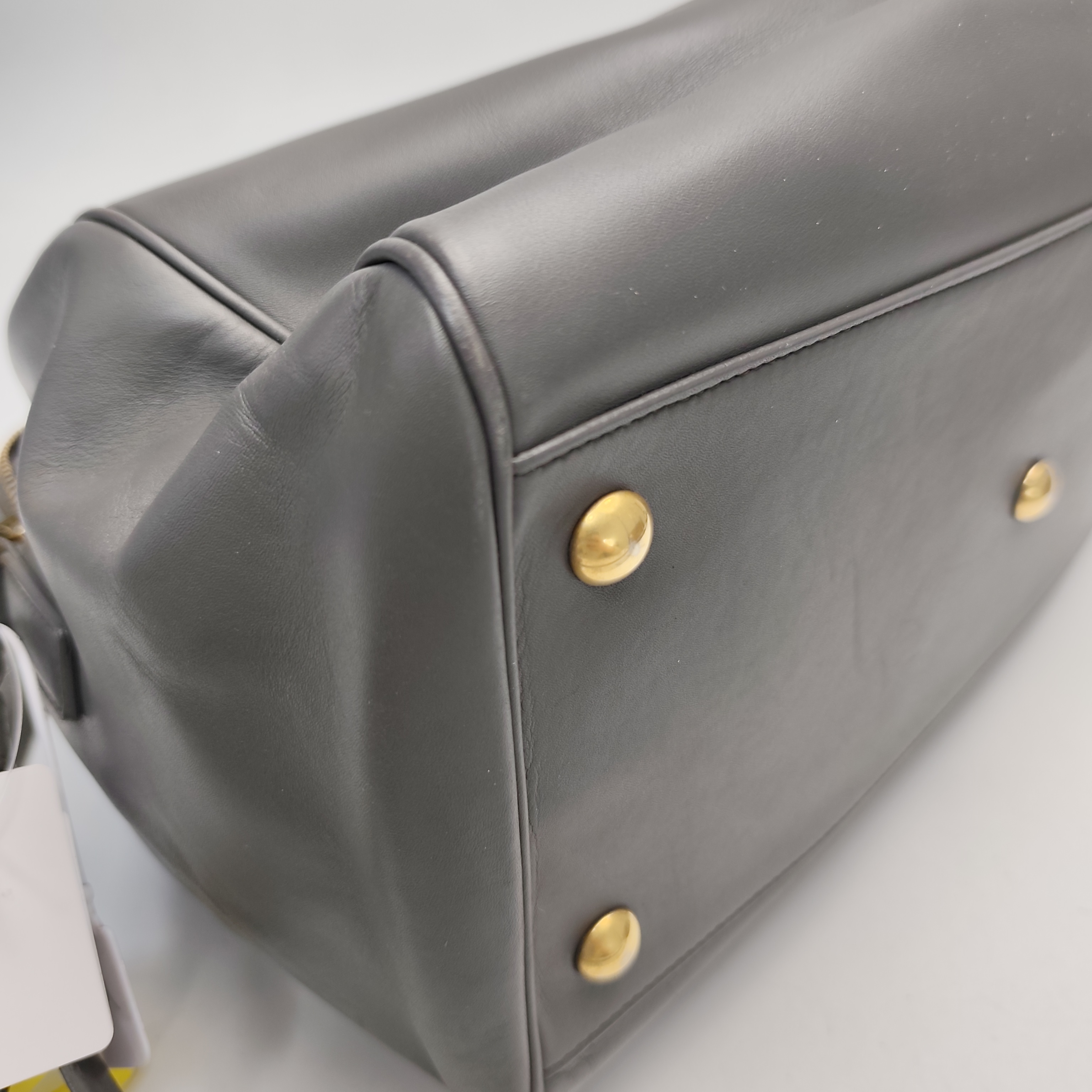 【*Shipped from: China*】Yves Saint Laurent Duffle 6 Leather Shoulder Bag — view 5