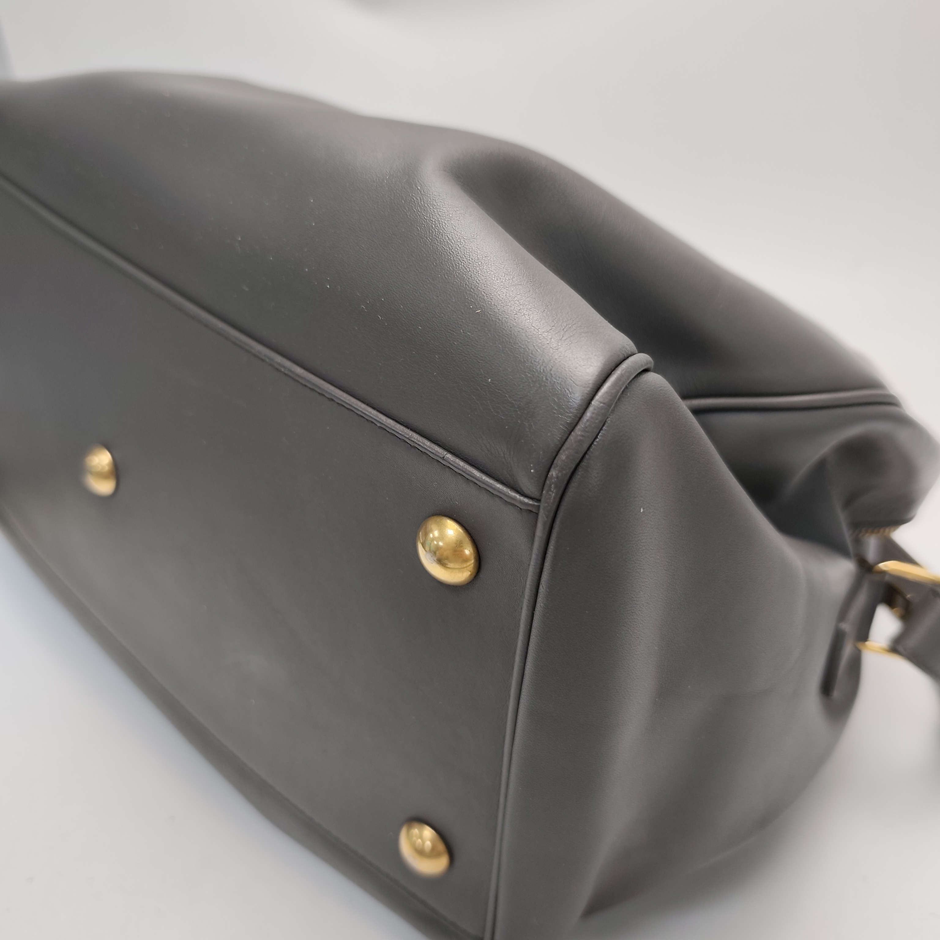 【*Shipped from: China*】Yves Saint Laurent Duffle 6 Leather Shoulder Bag — view 6