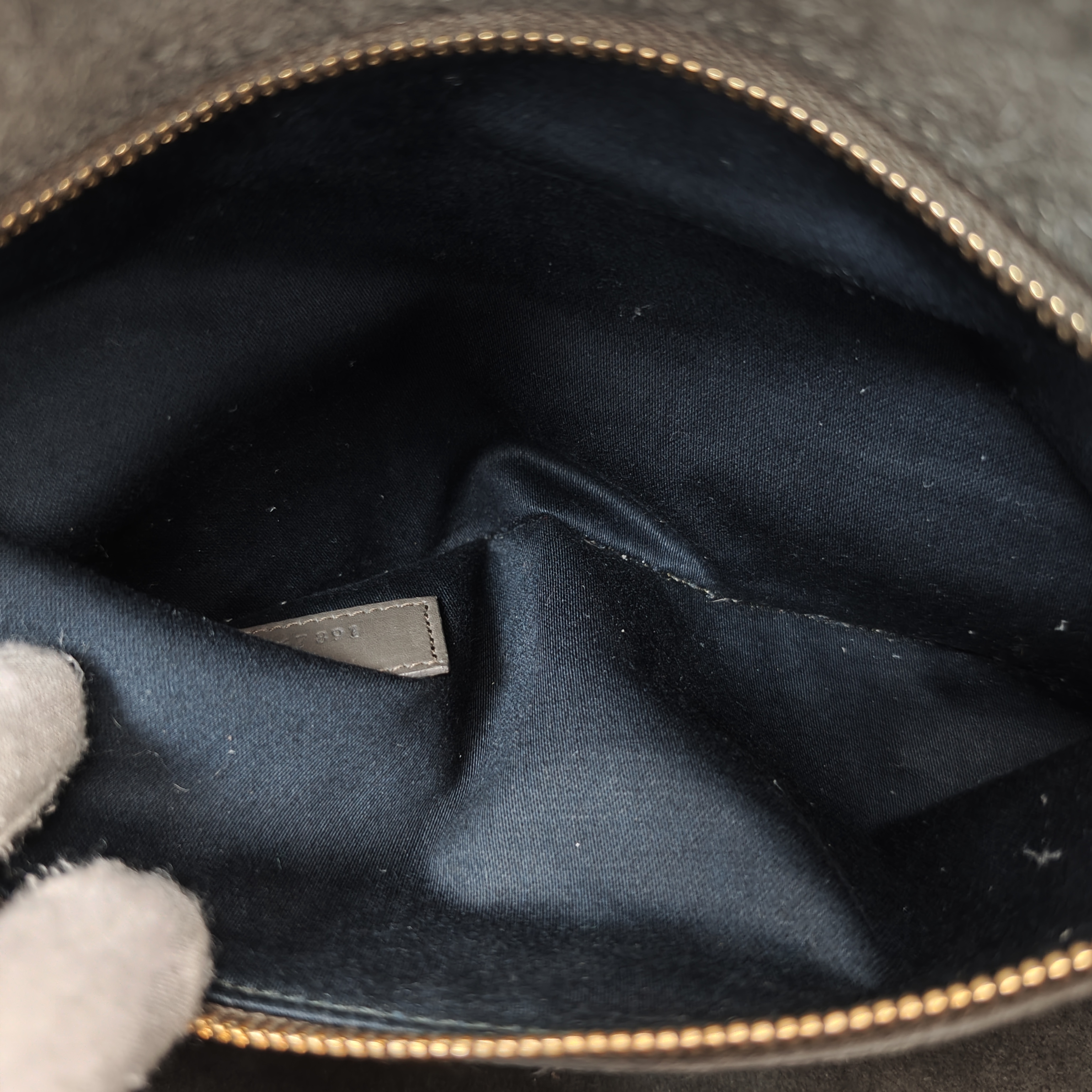 【*Shipped from: China*】Yves Saint Laurent Duffle 6 Leather Shoulder Bag — view 8