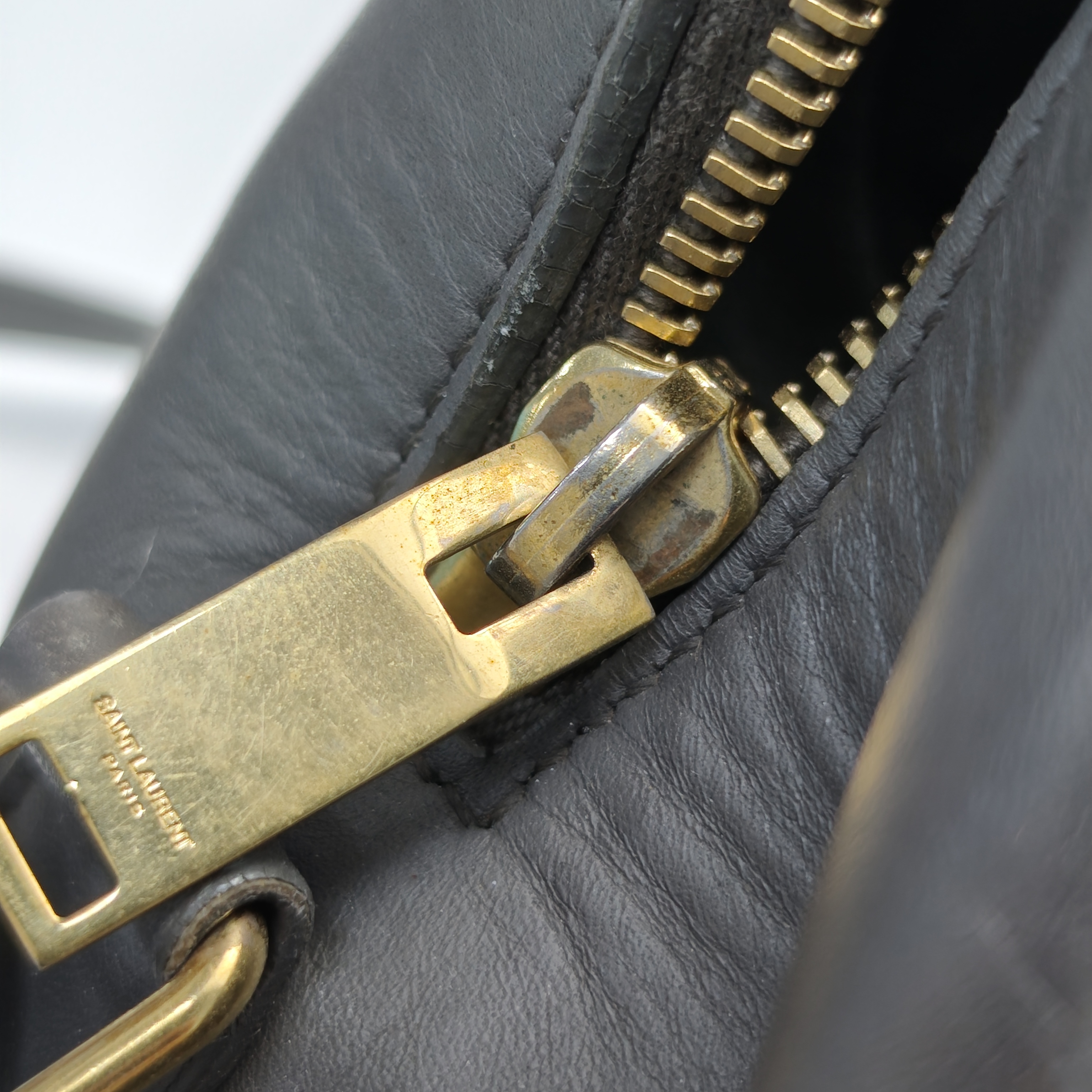 【*Shipped from: China*】Yves Saint Laurent Duffle 6 Leather Shoulder Bag — view 9