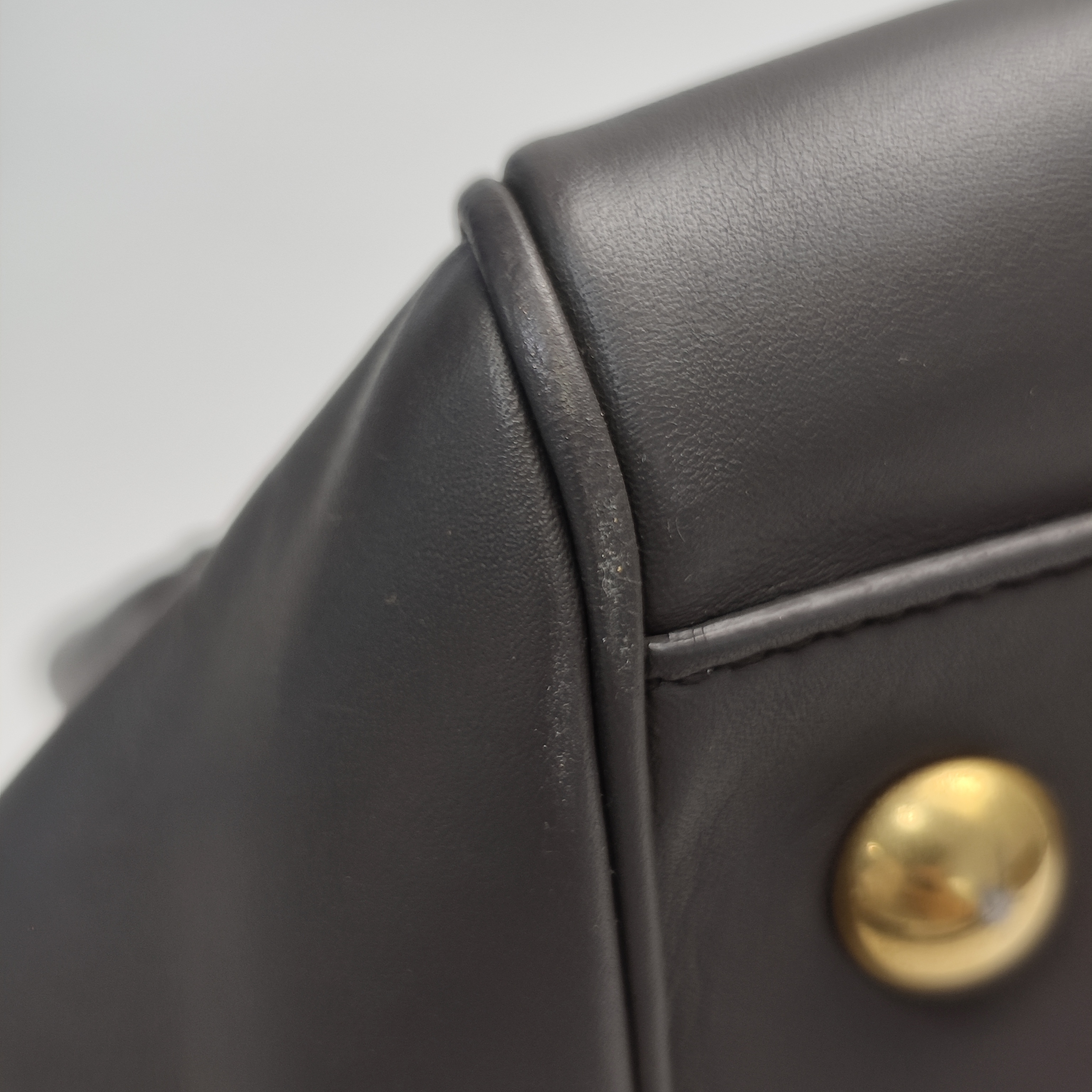 【*Shipped from: China*】Yves Saint Laurent Duffle 6 Leather Shoulder Bag — view 10