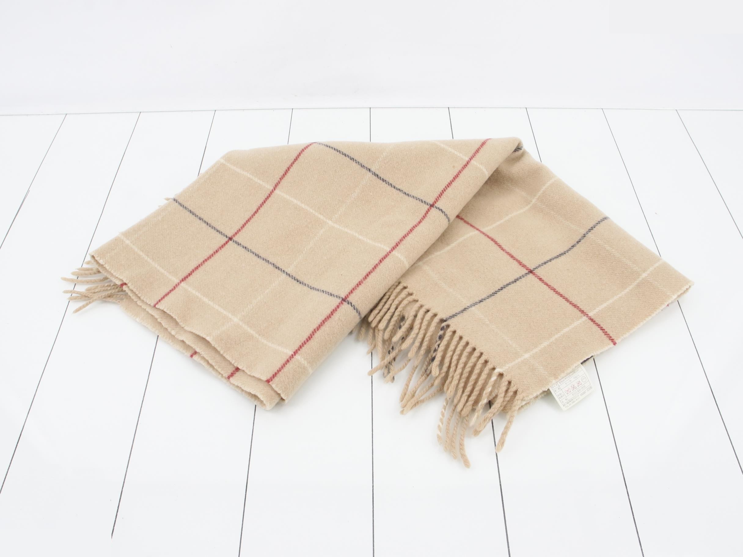 Nova Check lap blanket/shawl, beige — view 2