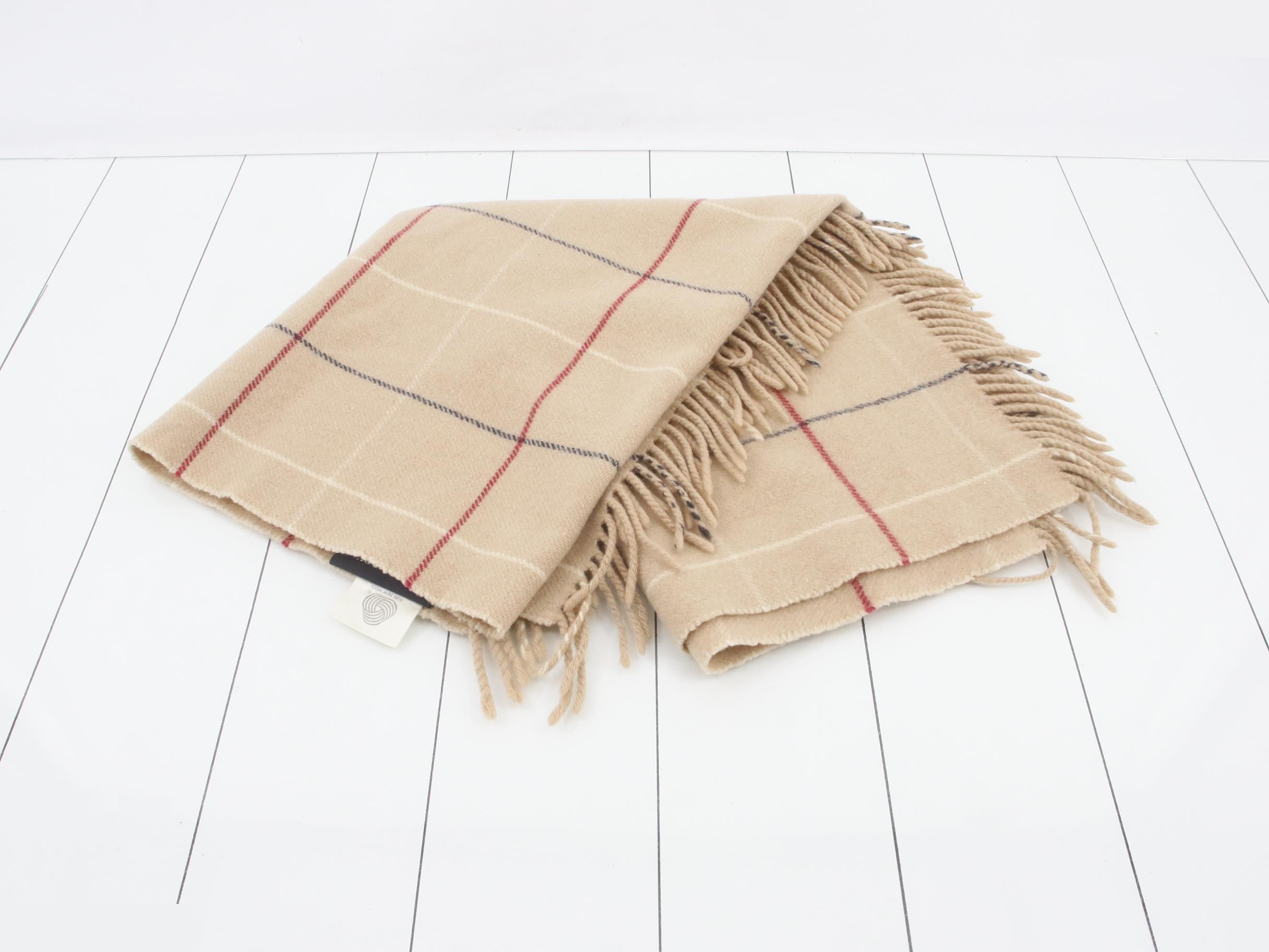 Nova Check lap blanket/shawl, beige — view 3