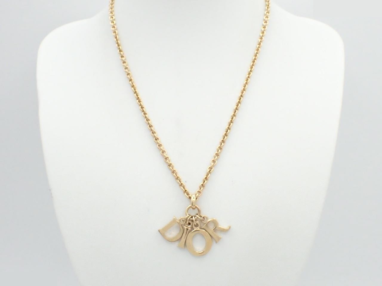 logo necklace, gold color, neck circumference approximately 52cm — view 3