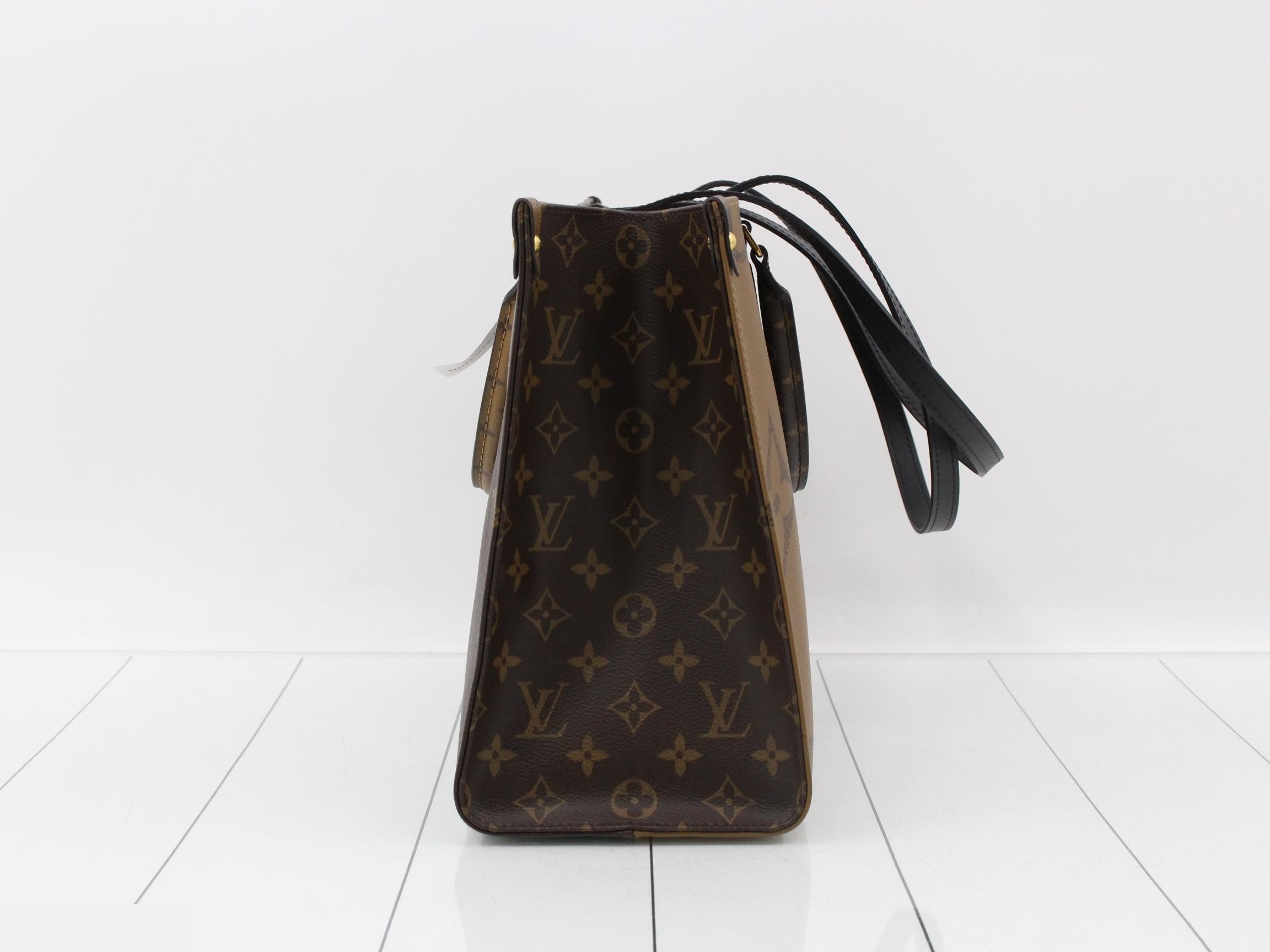 Monogram Giant Reverse OnTheGo MM 2-Way Tote Bag — view 3
