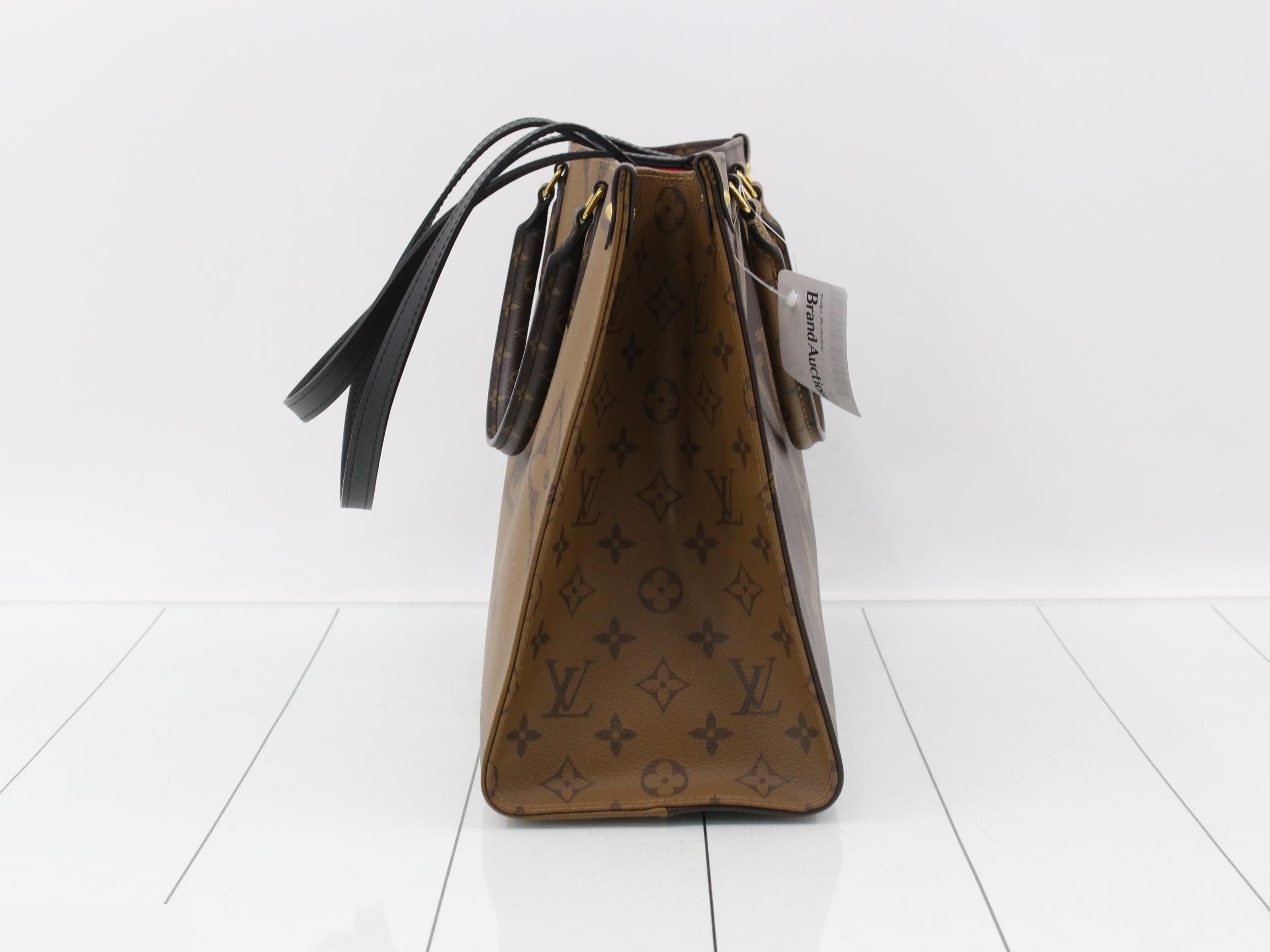 Monogram Giant Reverse OnTheGo MM 2-Way Tote Bag — view 4