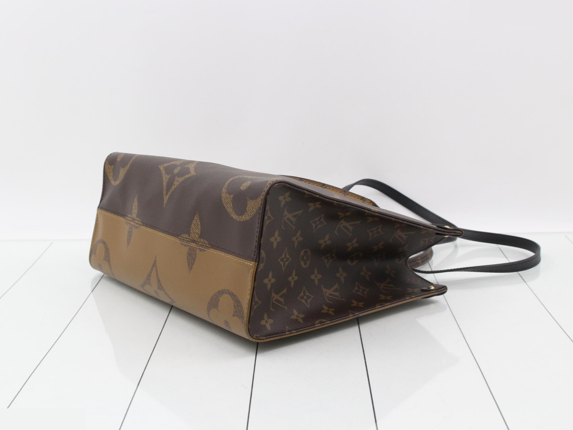 Monogram Giant Reverse OnTheGo MM 2-Way Tote Bag — view 6