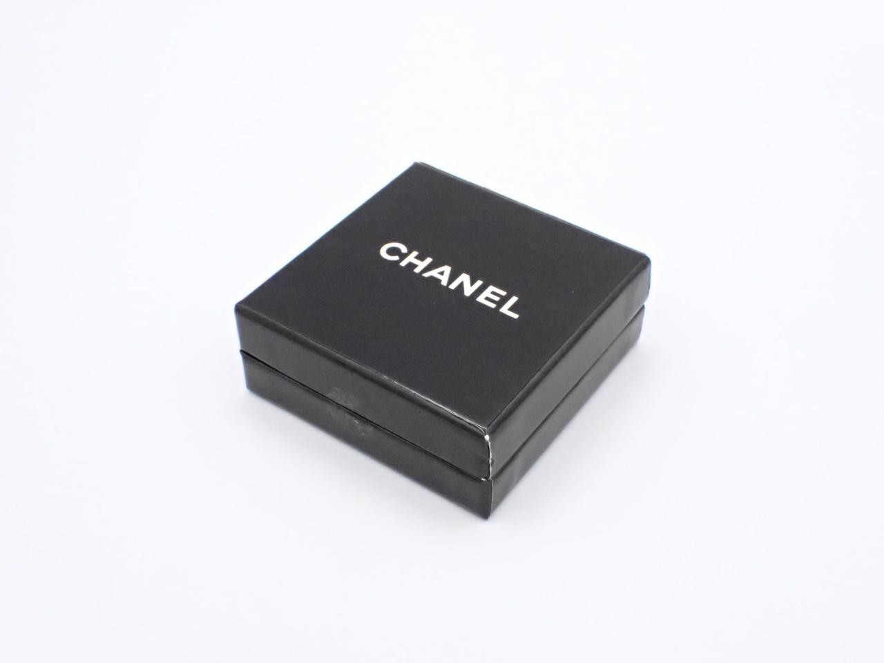 Single earring without logo plate — view 4