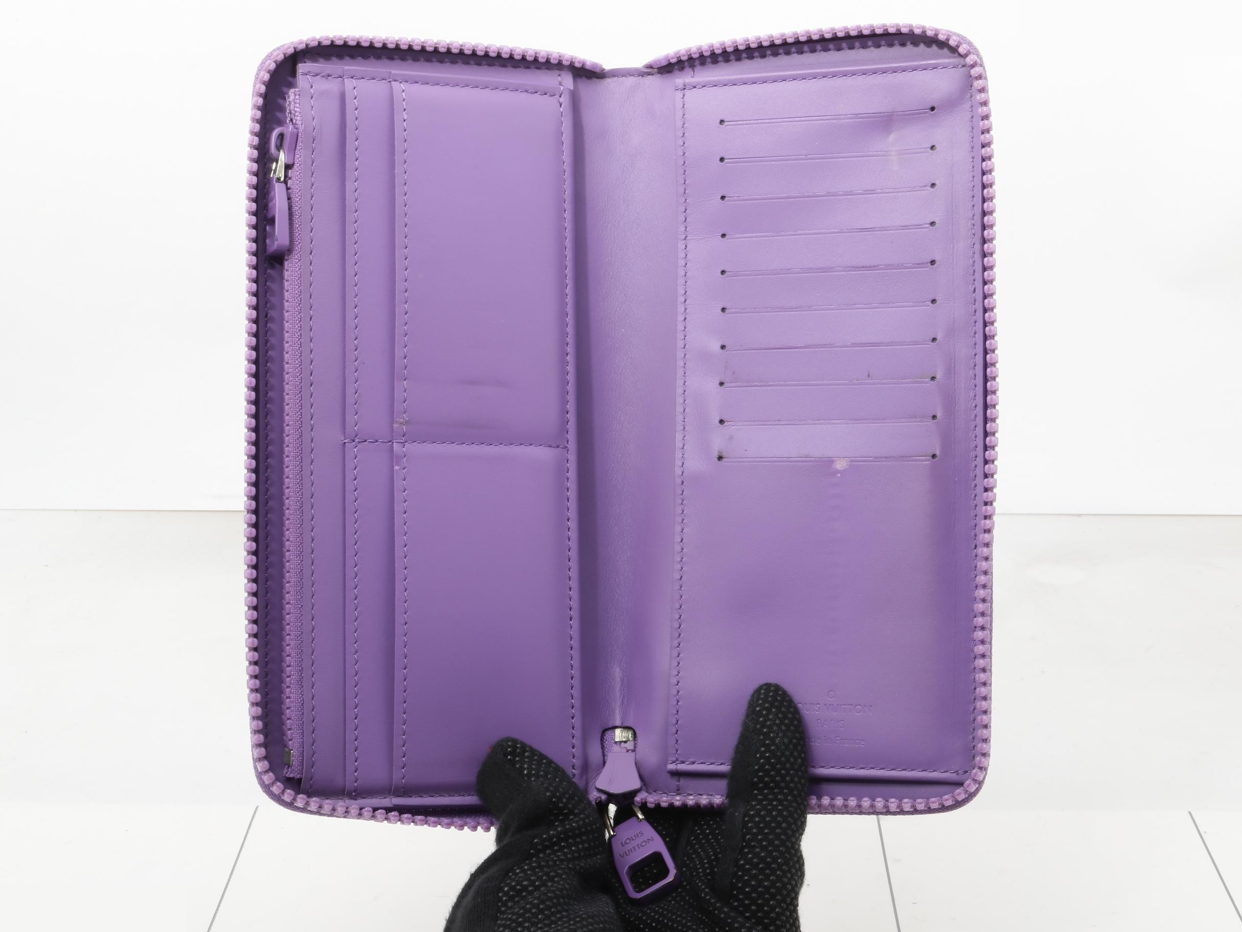 M81636 Zippy Wallet Vertical — view 4