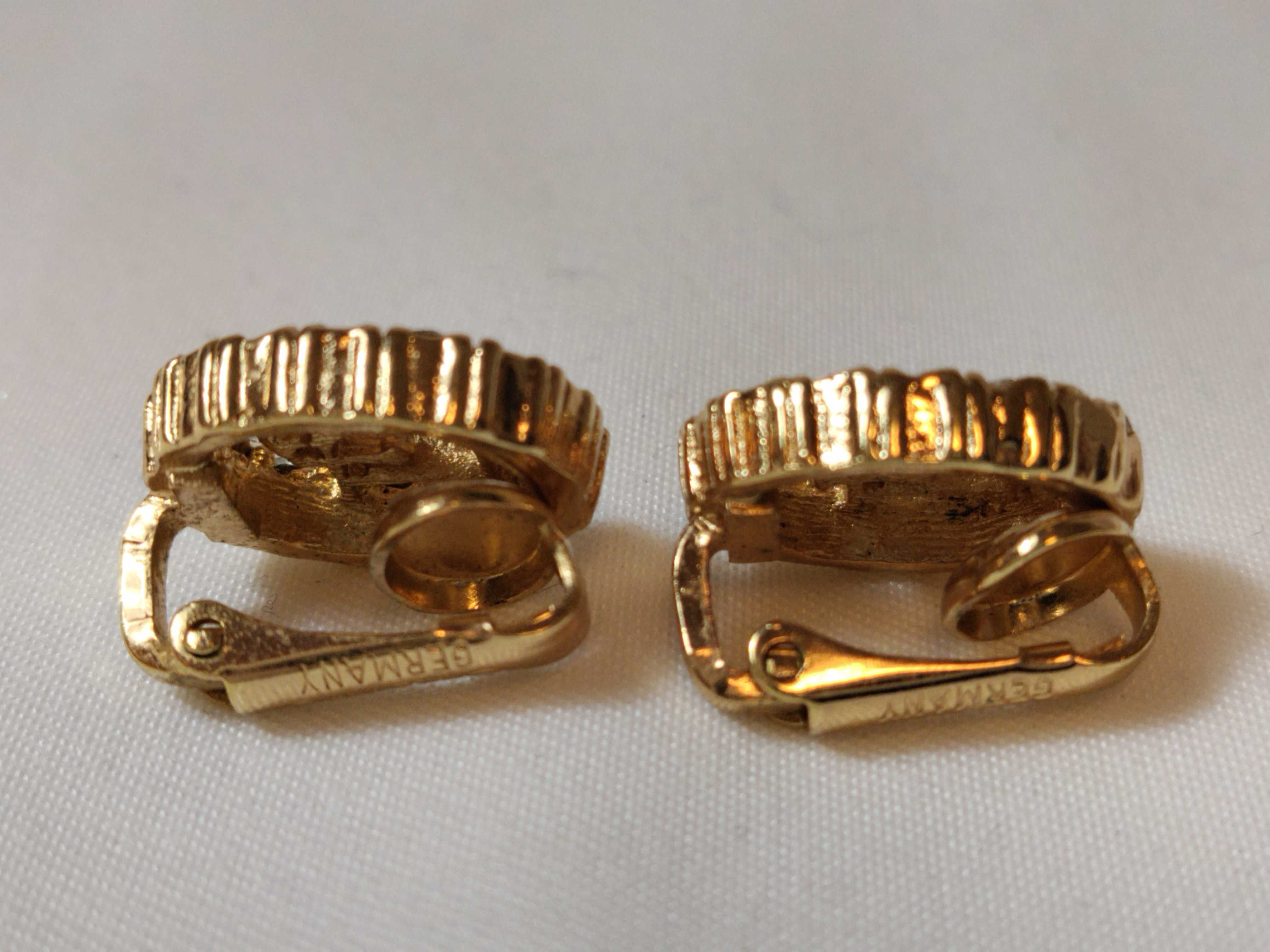 Earrings — view 3