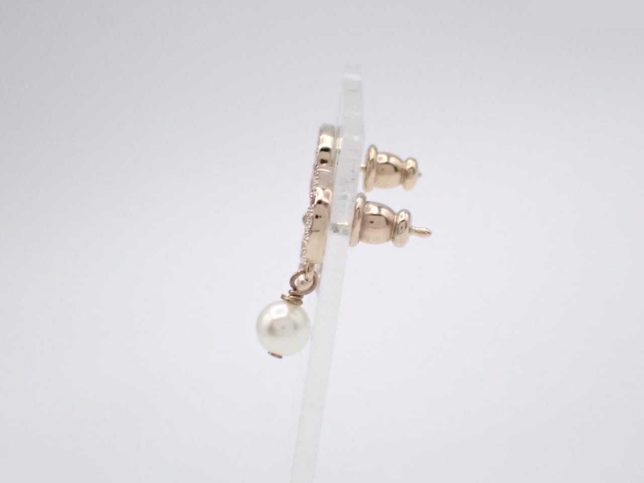 gold earrings — view 3
