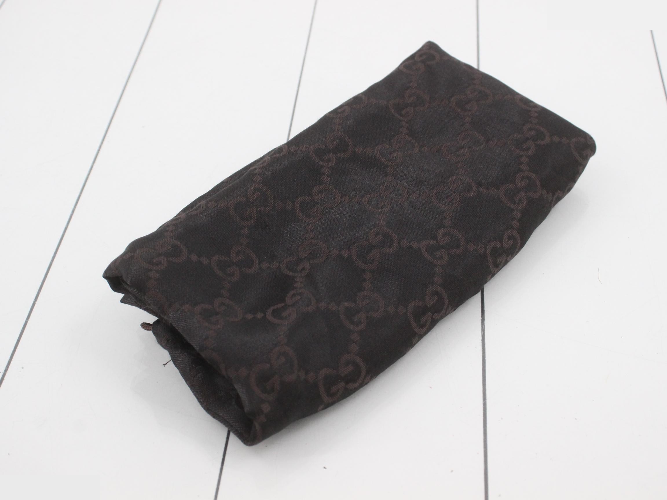 GG Canvas One-Shoulder Bag — view 7