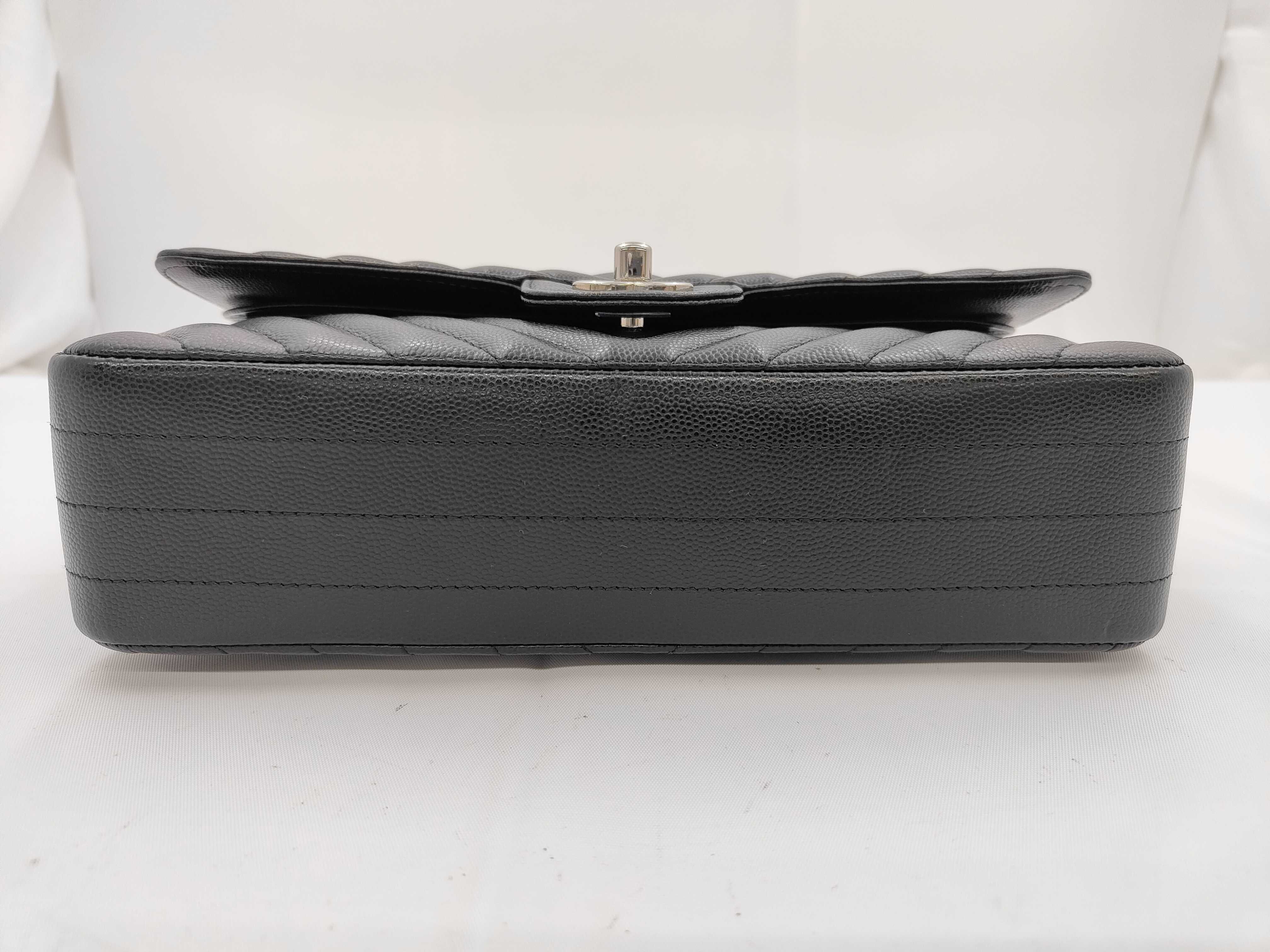 Matelassé 25 V-stitch Chain Shoulder Bag with Double Flap, Caviar Leather, Black — view 5