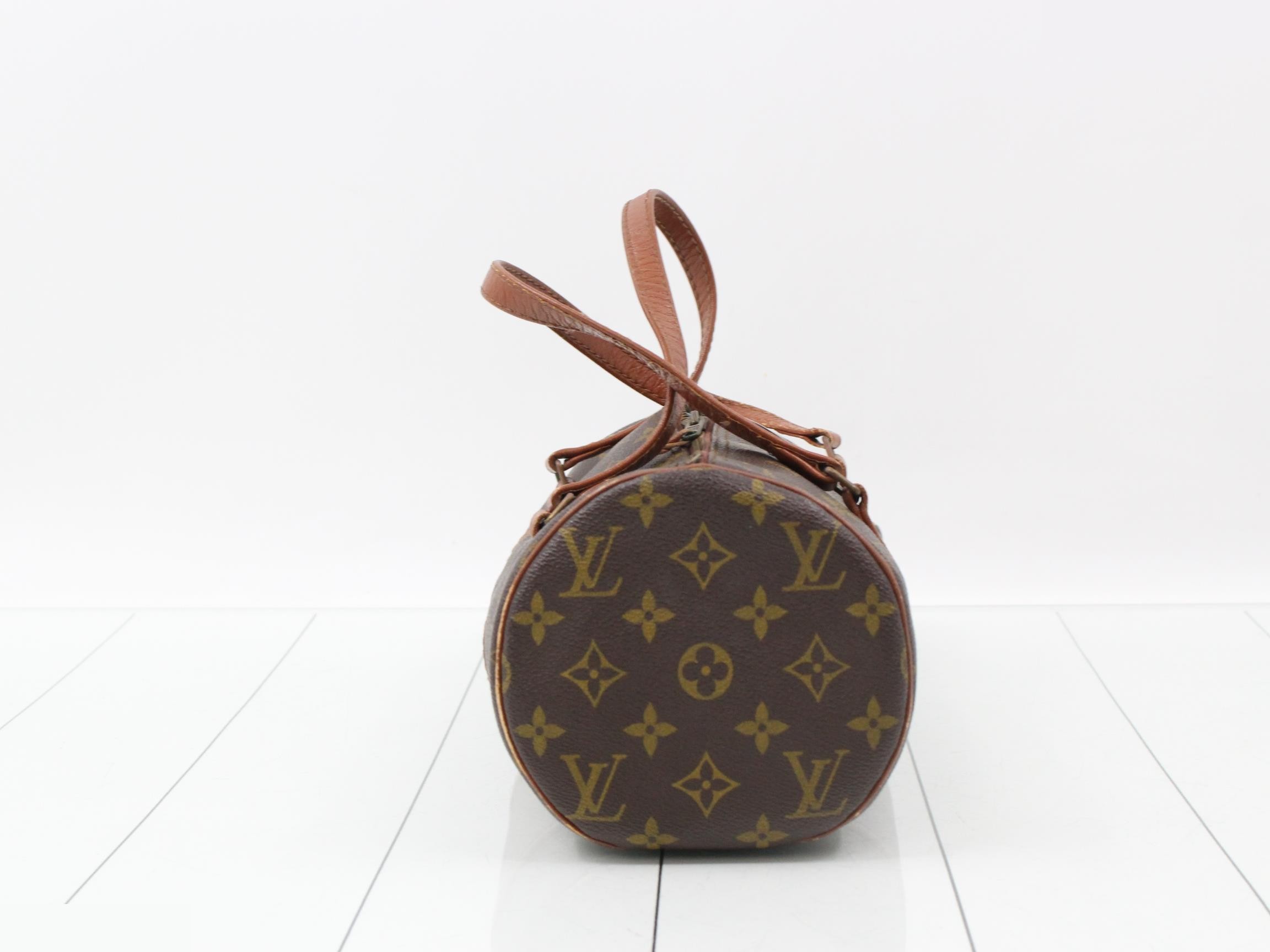 Papillon with pouch — view 3