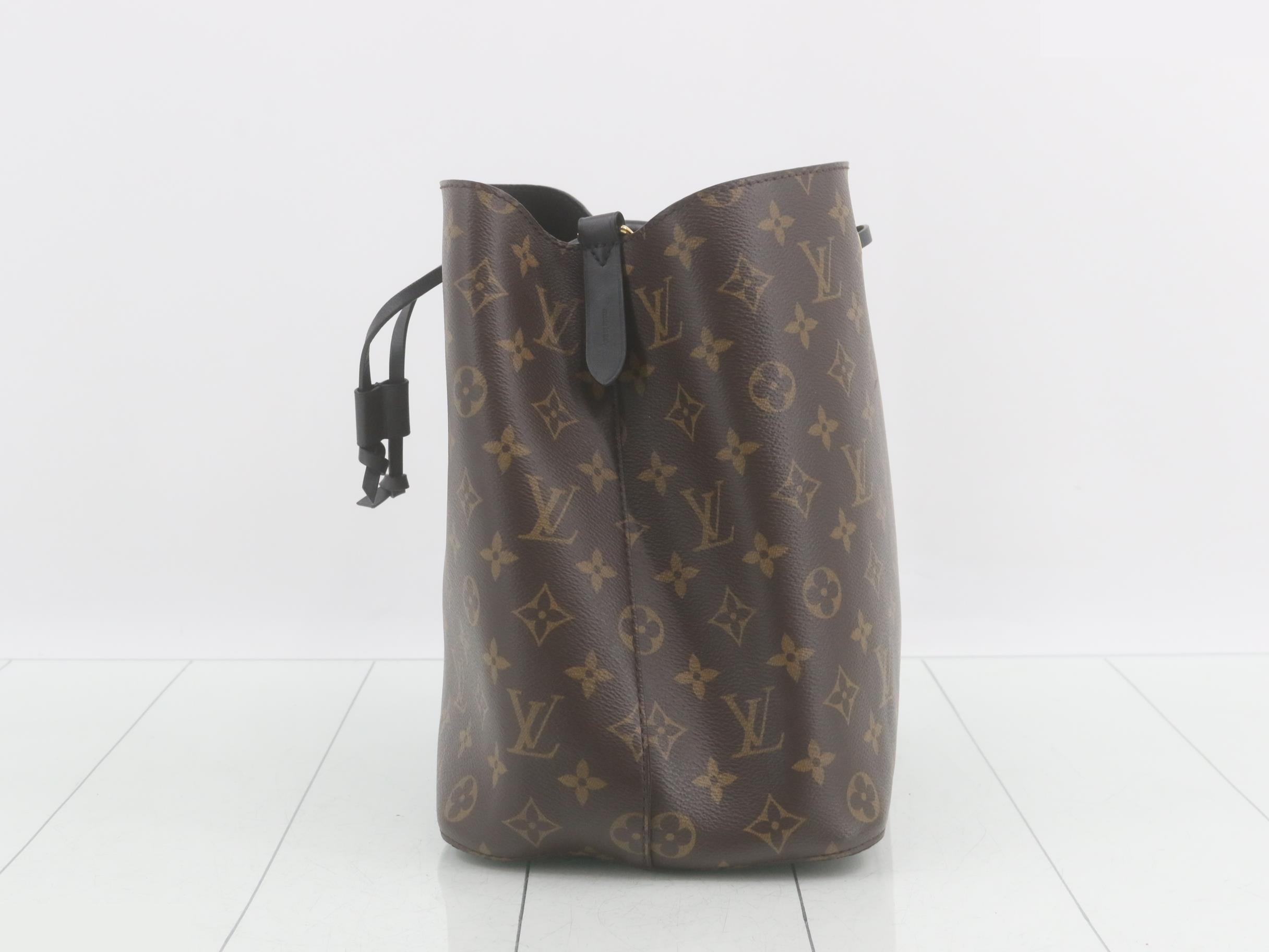 NeoNoe Noir with shoulder strap — view 3