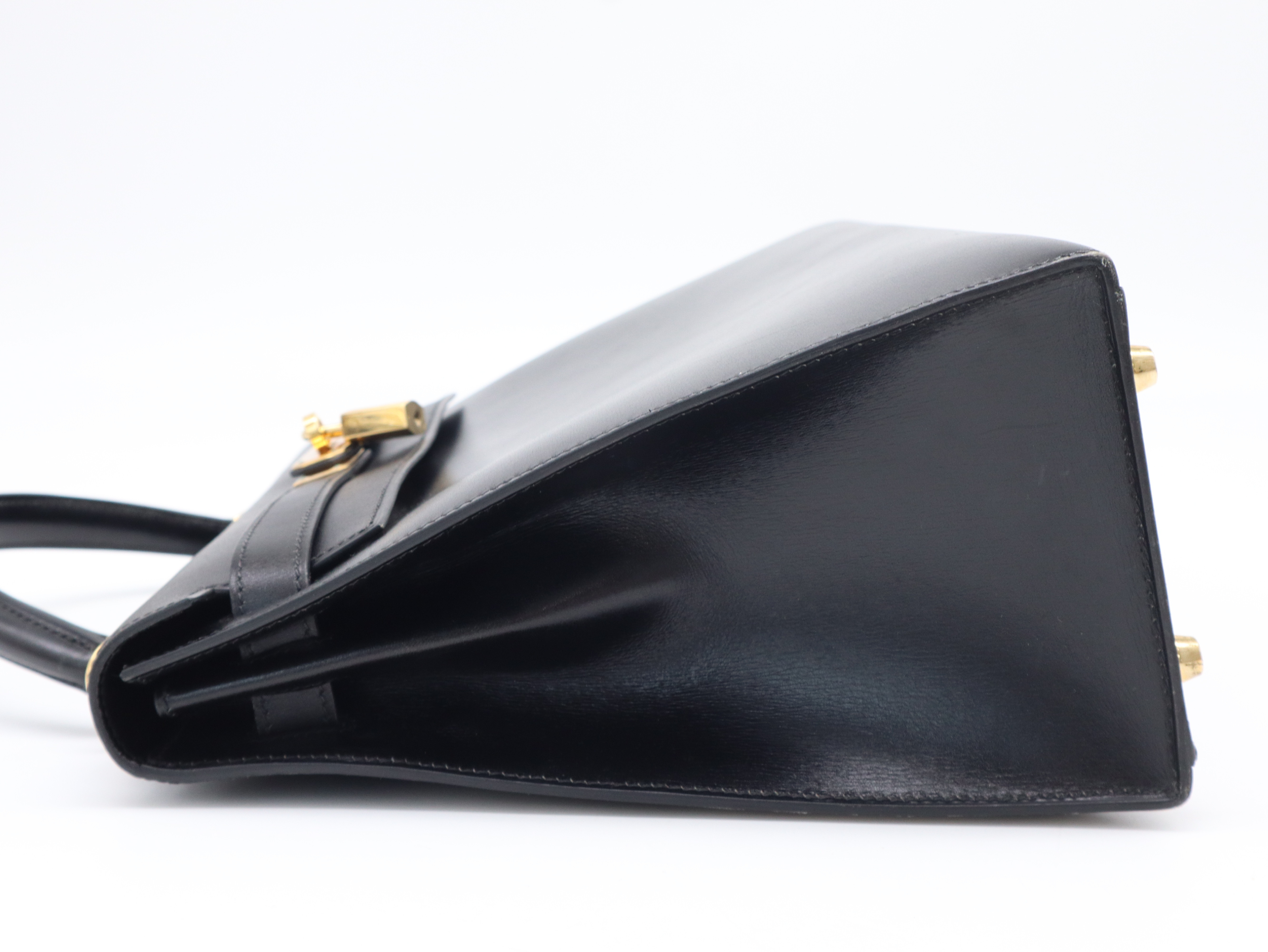 Kelly 28 handbag, W stamp, Taurillon leather, gold hardware, Noir (black), includes shoulder strap, clochette, padlock, 2 keys, box, and dust bag. — view 3