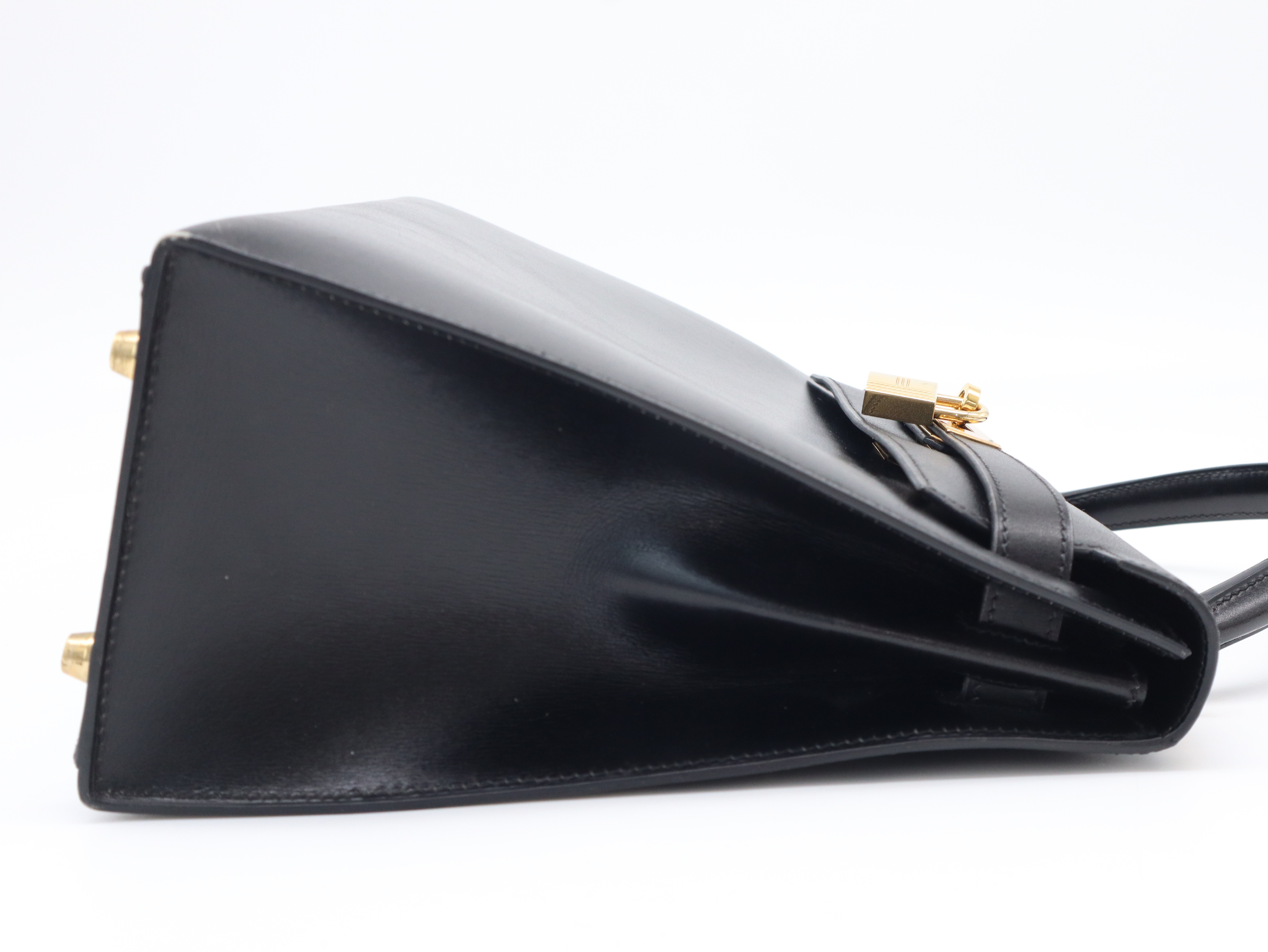Kelly 28 handbag, W stamp, Taurillon leather, gold hardware, Noir (black), includes shoulder strap, clochette, padlock, 2 keys, box, and dust bag. — view 5