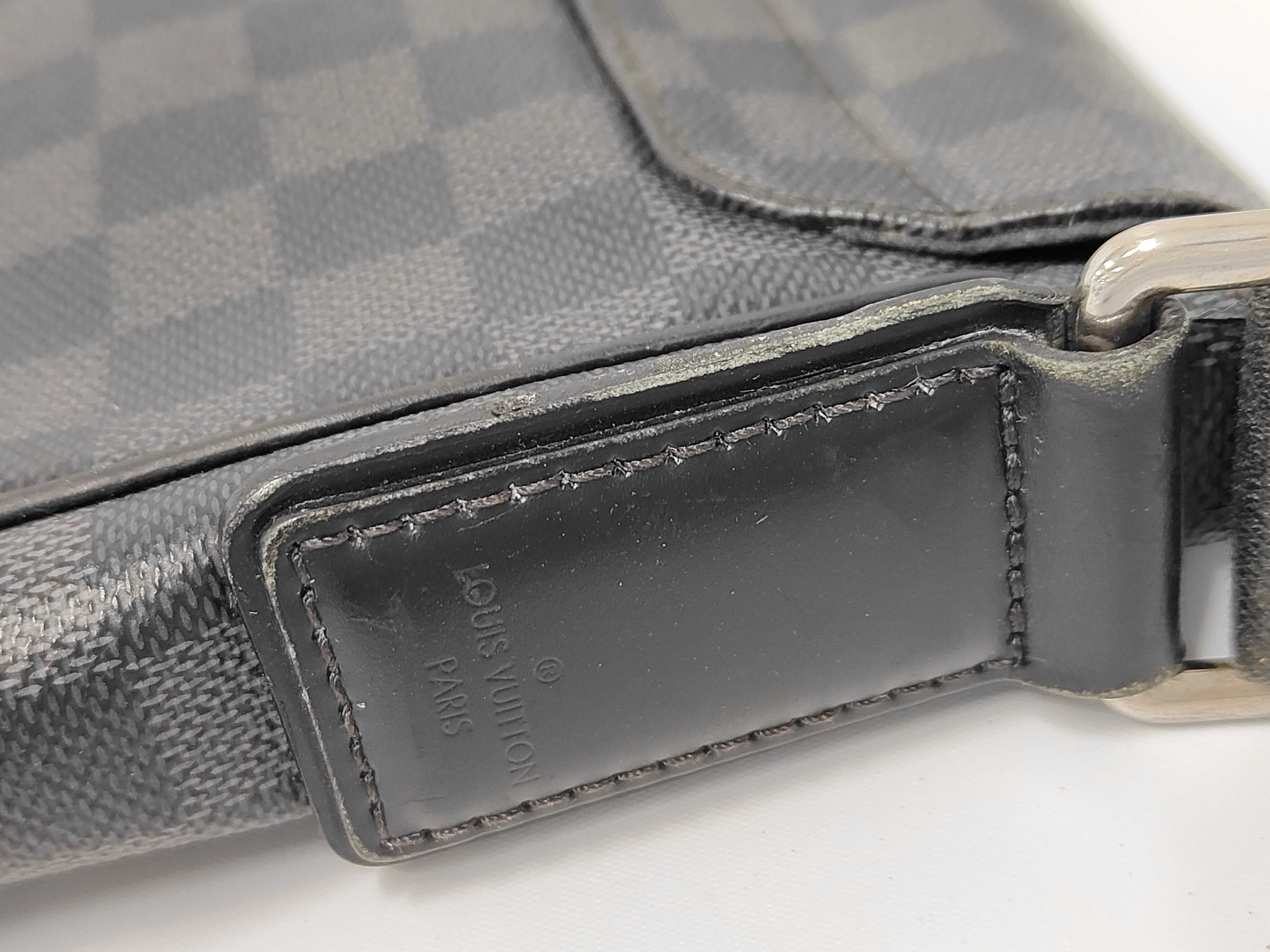 LV DAMIER GRAPHITE DISTRICT N41260 Shoulder Bag — view 6