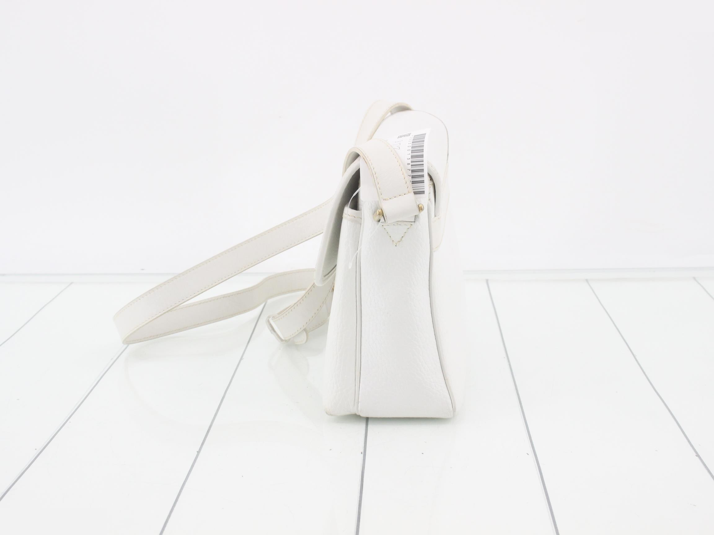 Gancini hardware leather shoulder bag — view 3