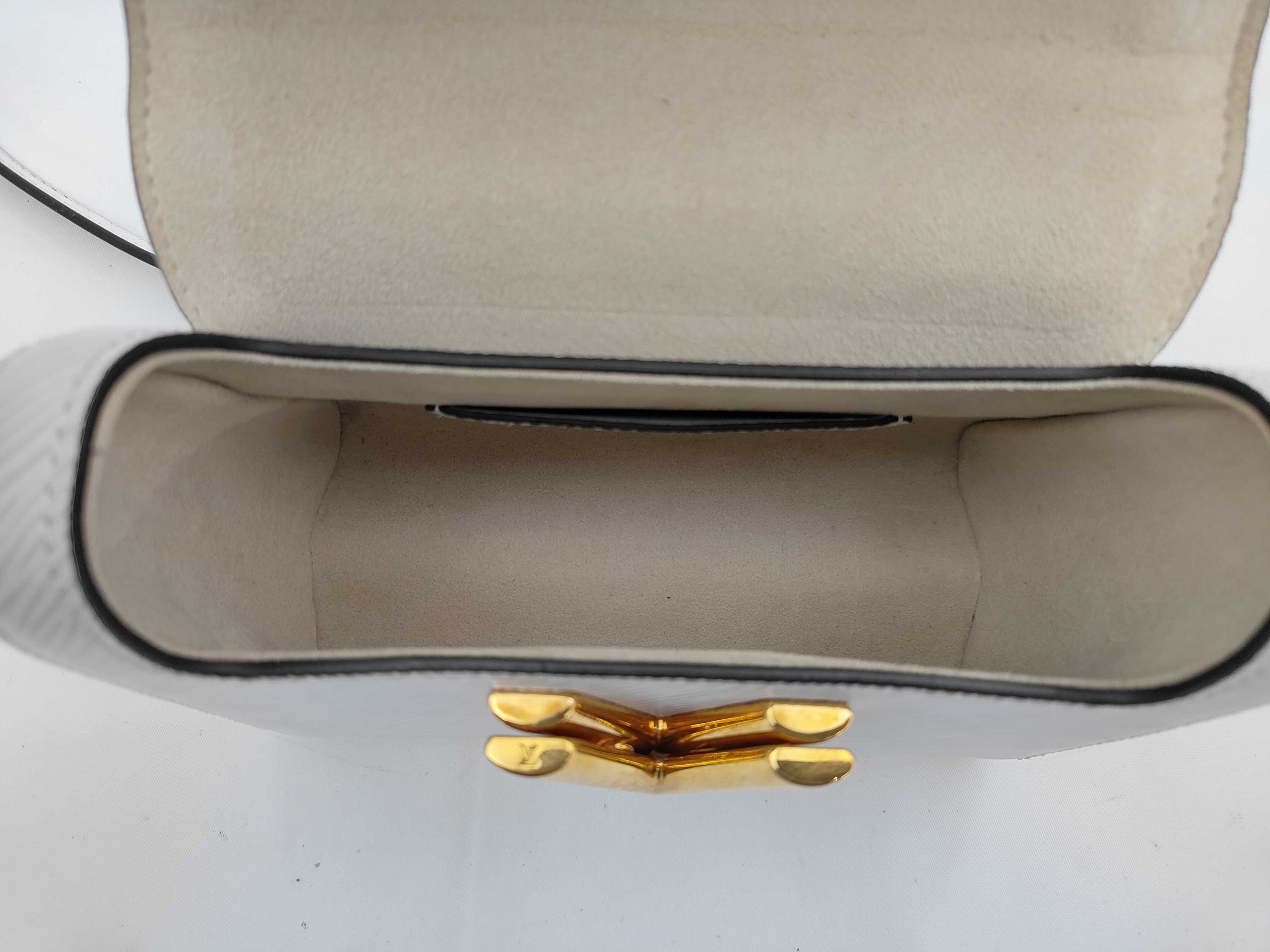 Twist MM Shoulder Bag — view 9