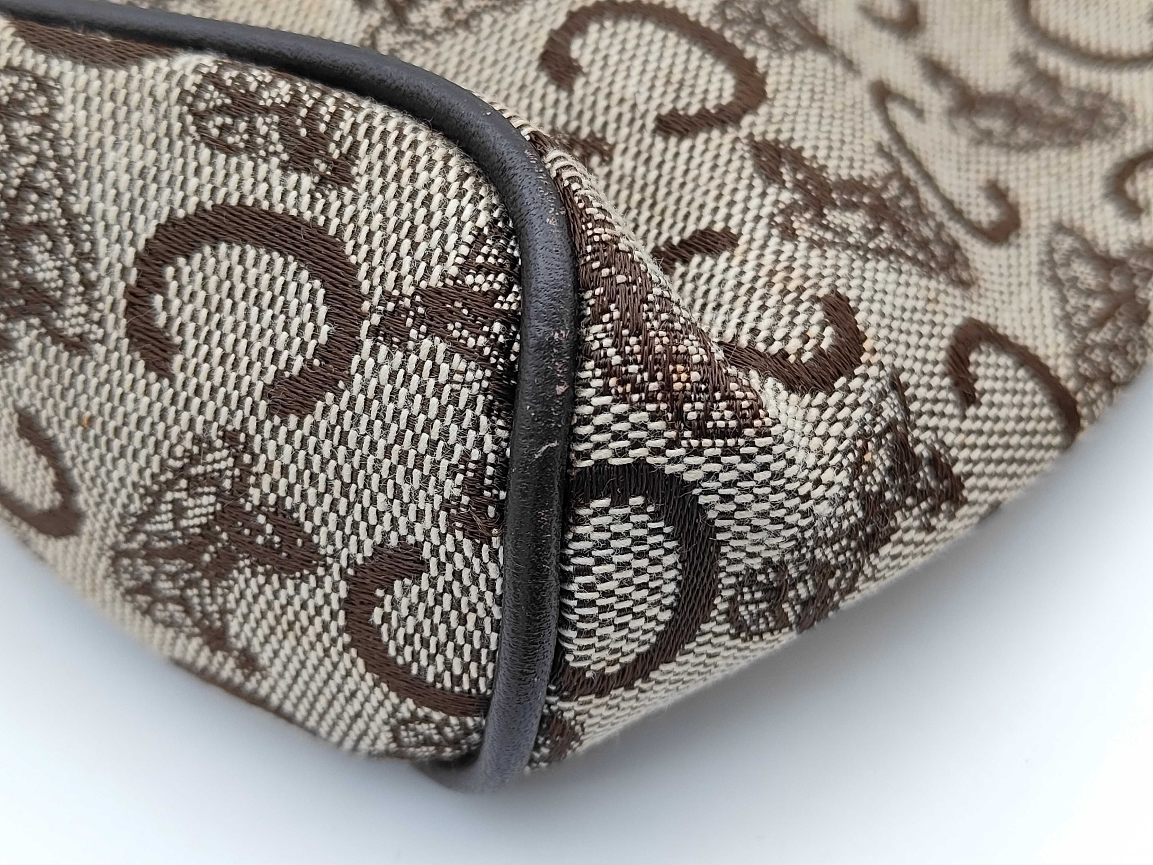 Pouch — view 3