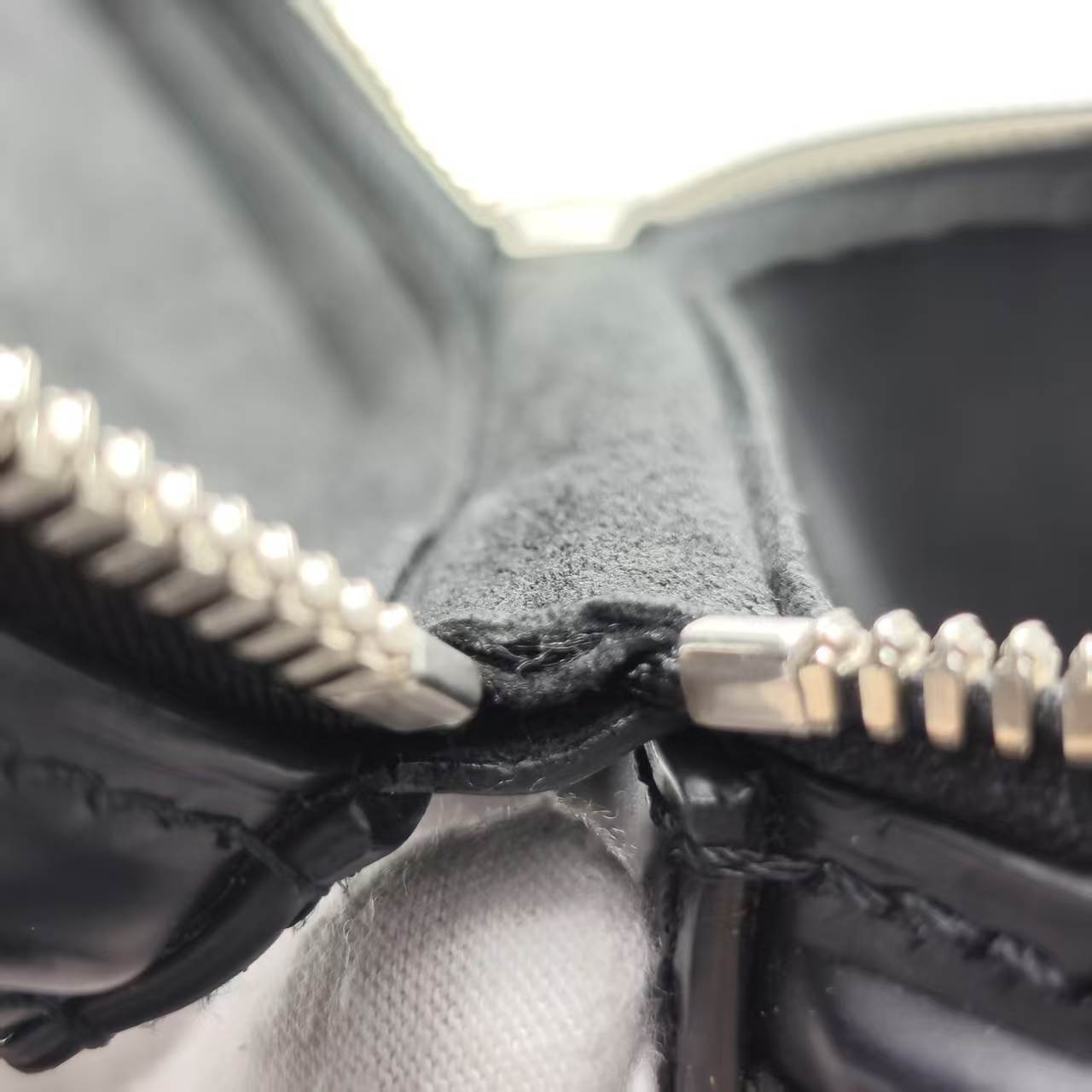 【*Shipped from: China*】LOUIS VUITTON Leather Shoulder Bag — view 11