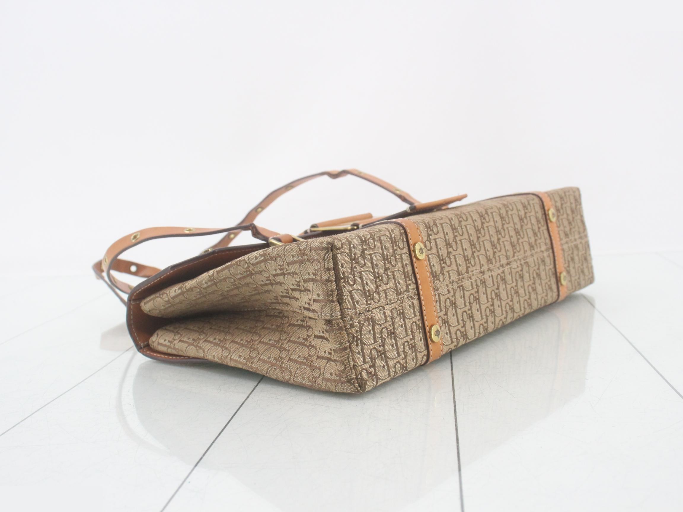 Street Chic Trotter (Bag) - Shoulder Bag — view 5