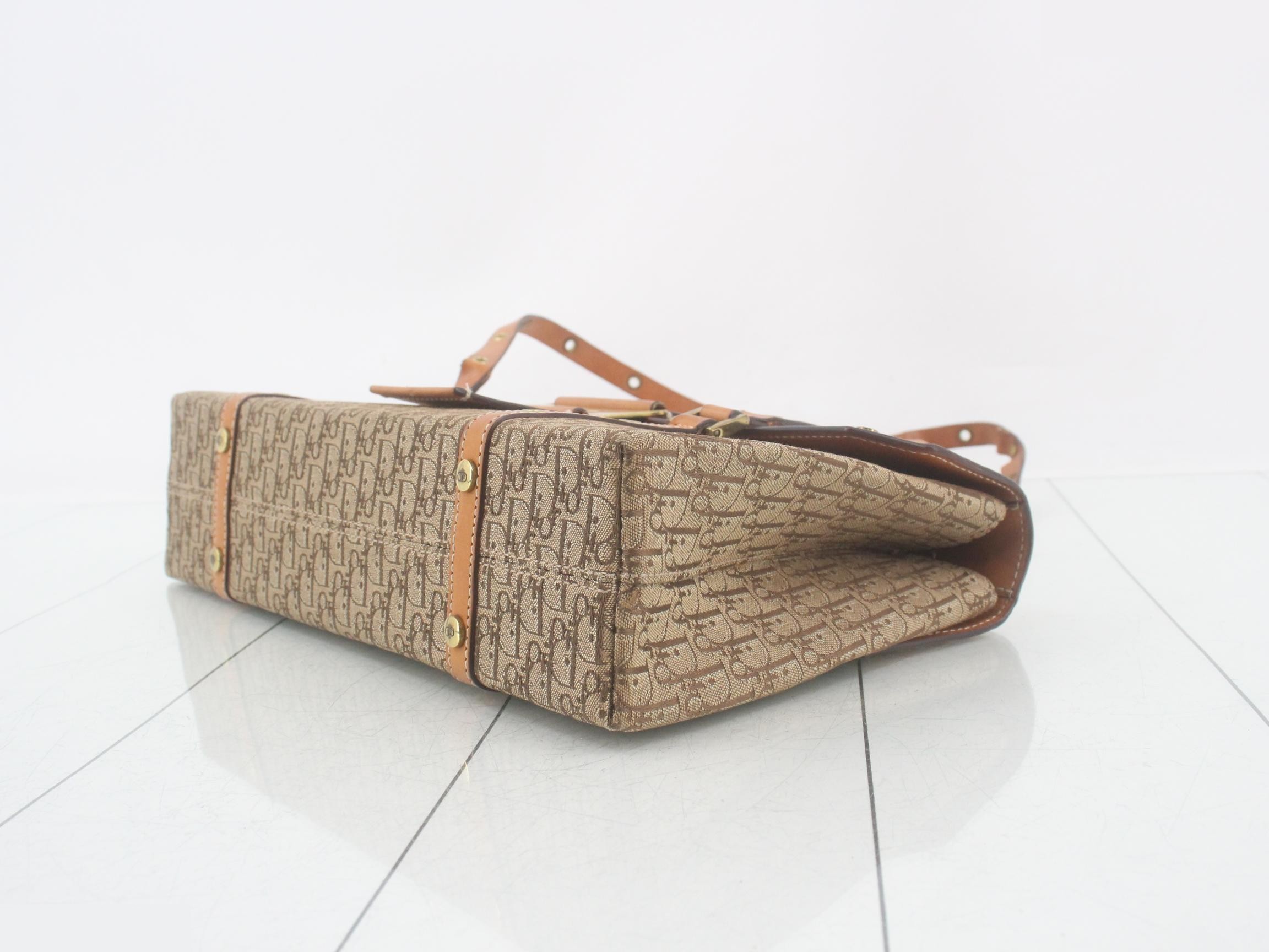 Street Chic Trotter (Bag) - Shoulder Bag — view 6