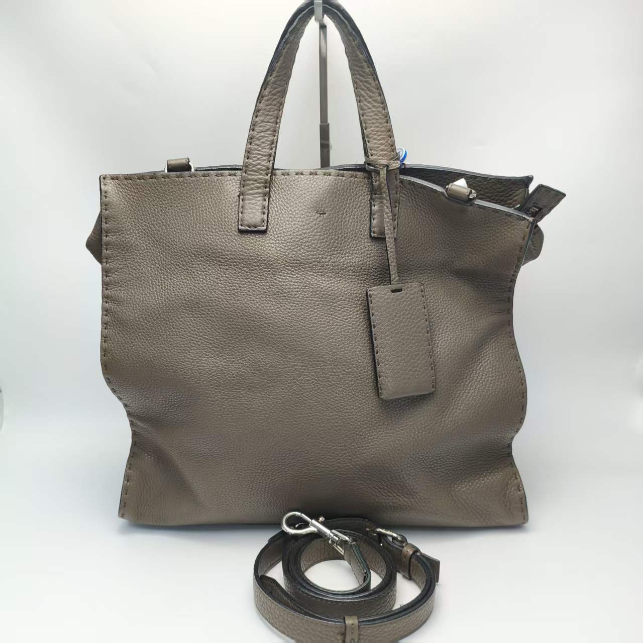 【*Shipped from: China*】FENDI Leather Shoulder Bag — view 2