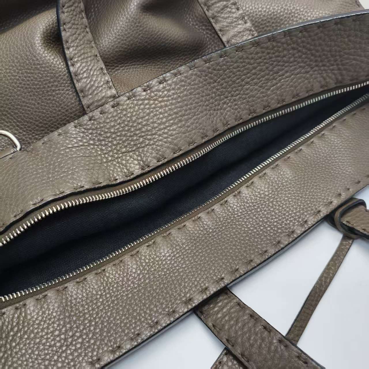 【*Shipped from: China*】FENDI Leather Shoulder Bag — view 12